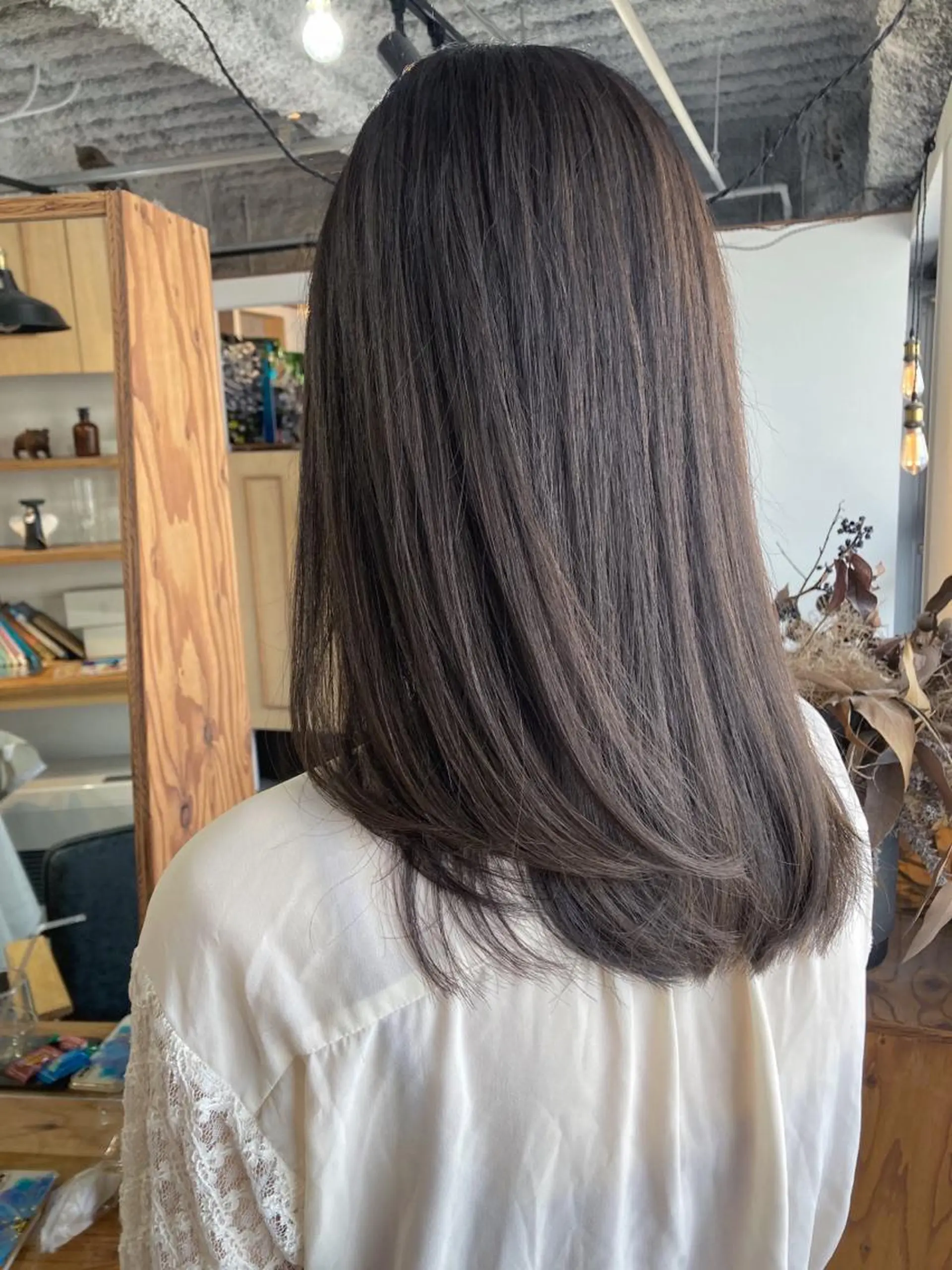 セミロング roka ノゾミのヘアスタイル