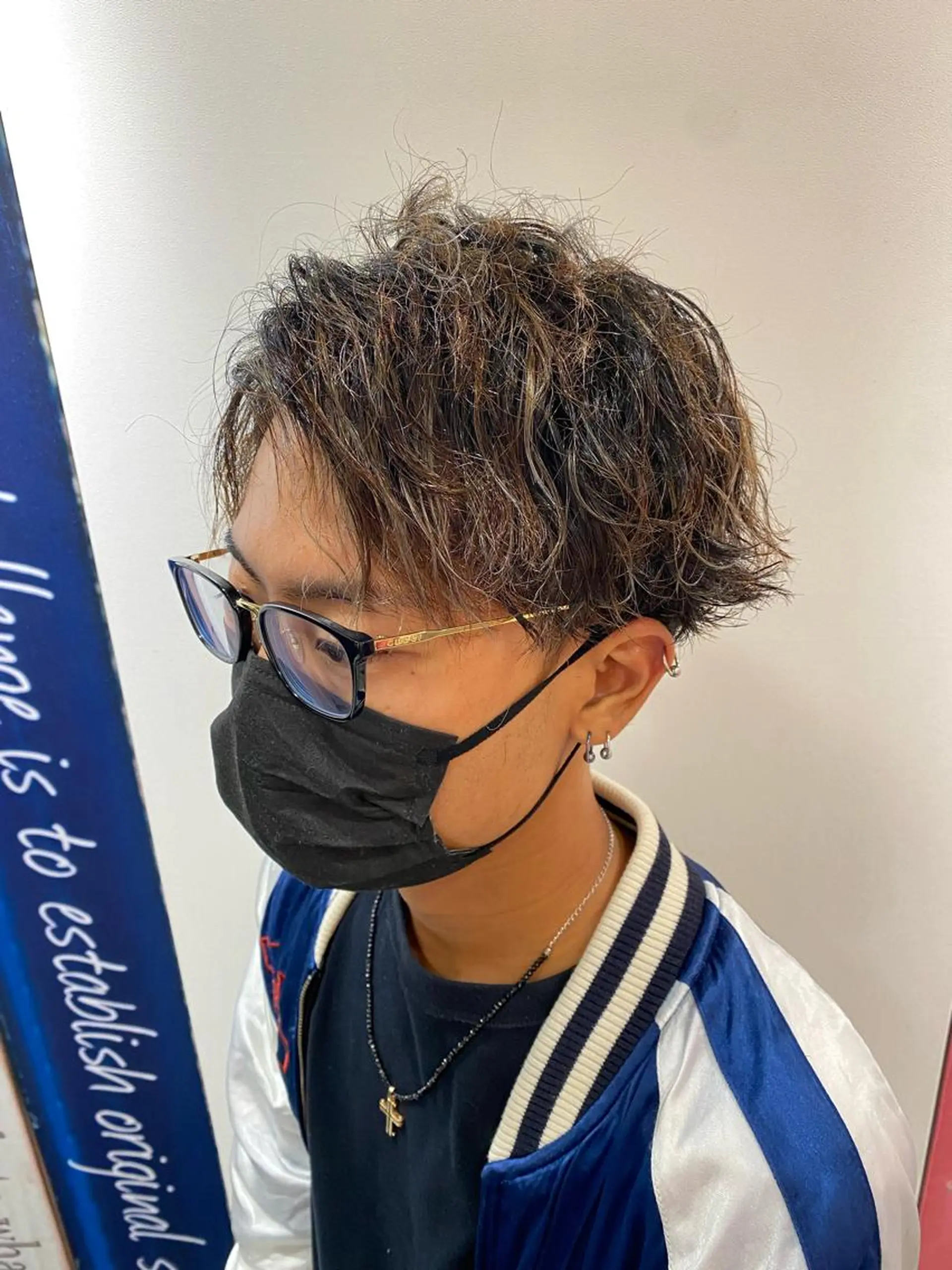 ショート パーマ メンズ メンズハイライト ハイライト カット パーマ 橋本 琉磨のヘアスタイル