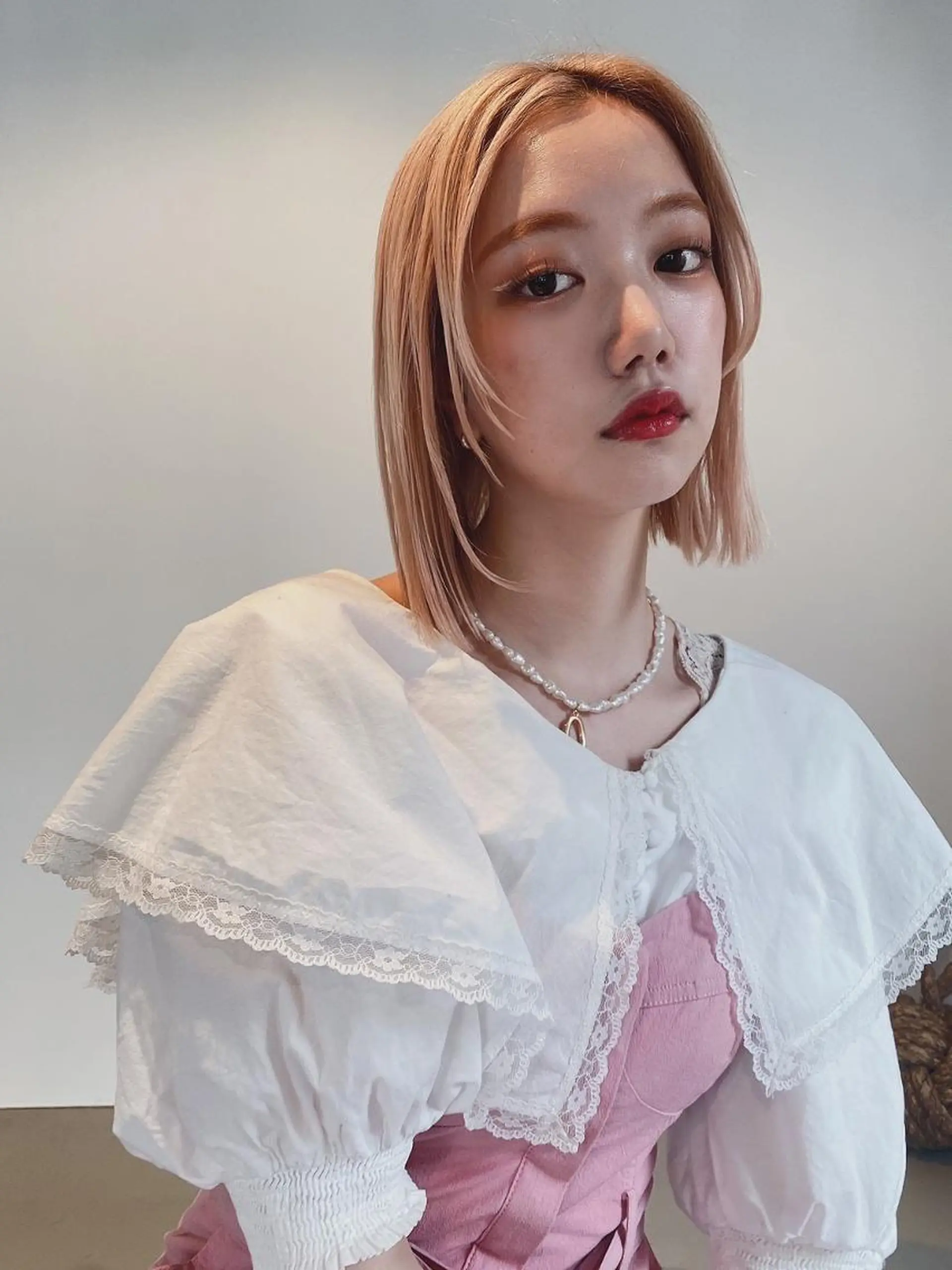 ミディアム カラー アディクシーカラー ブリーチ ブロンド ブルーカラー ハイライトカラー CEINE+ officialのヘアスタイル