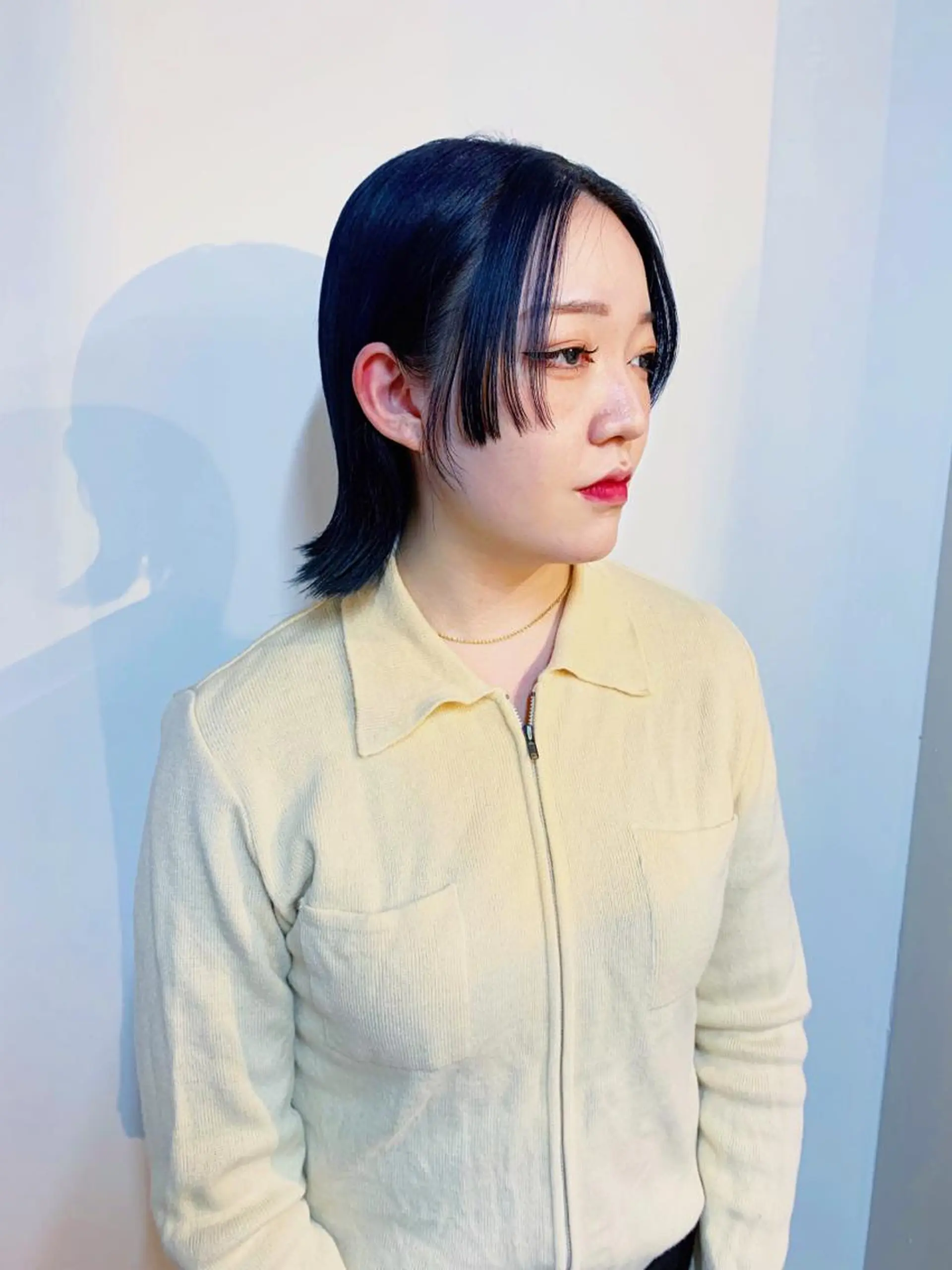 カラー ネイビーカラー カット ヘアカラー ⚪️ニュアンスカラー ⚪️ハイトーン　マユのヘアスタイル