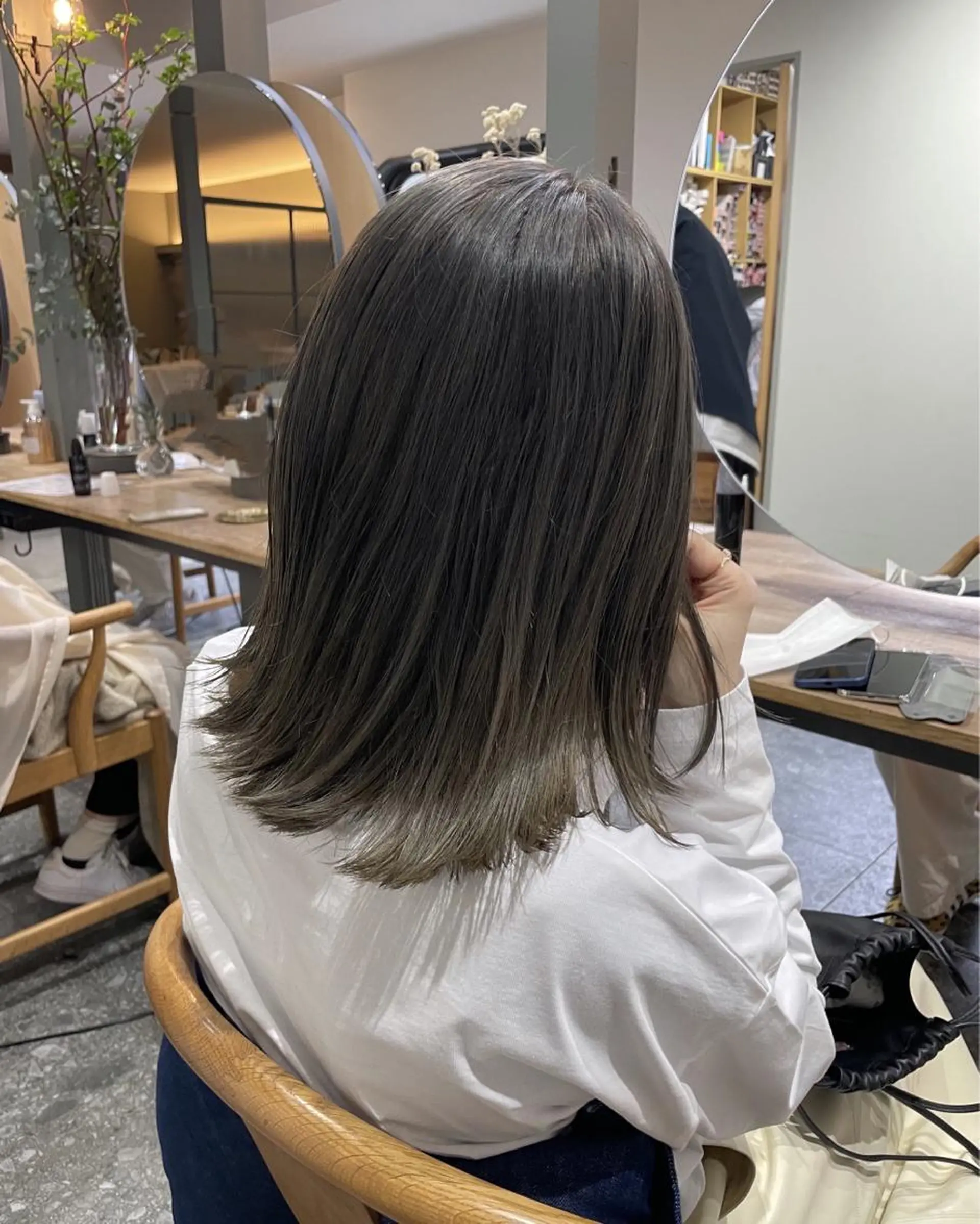 ミディアム カラー グレージュ オリーブカラー オリーブグレージュ オリーブグレー ボブ カット ヘアカラー 五十嵐 雄毅のヘアスタイル
