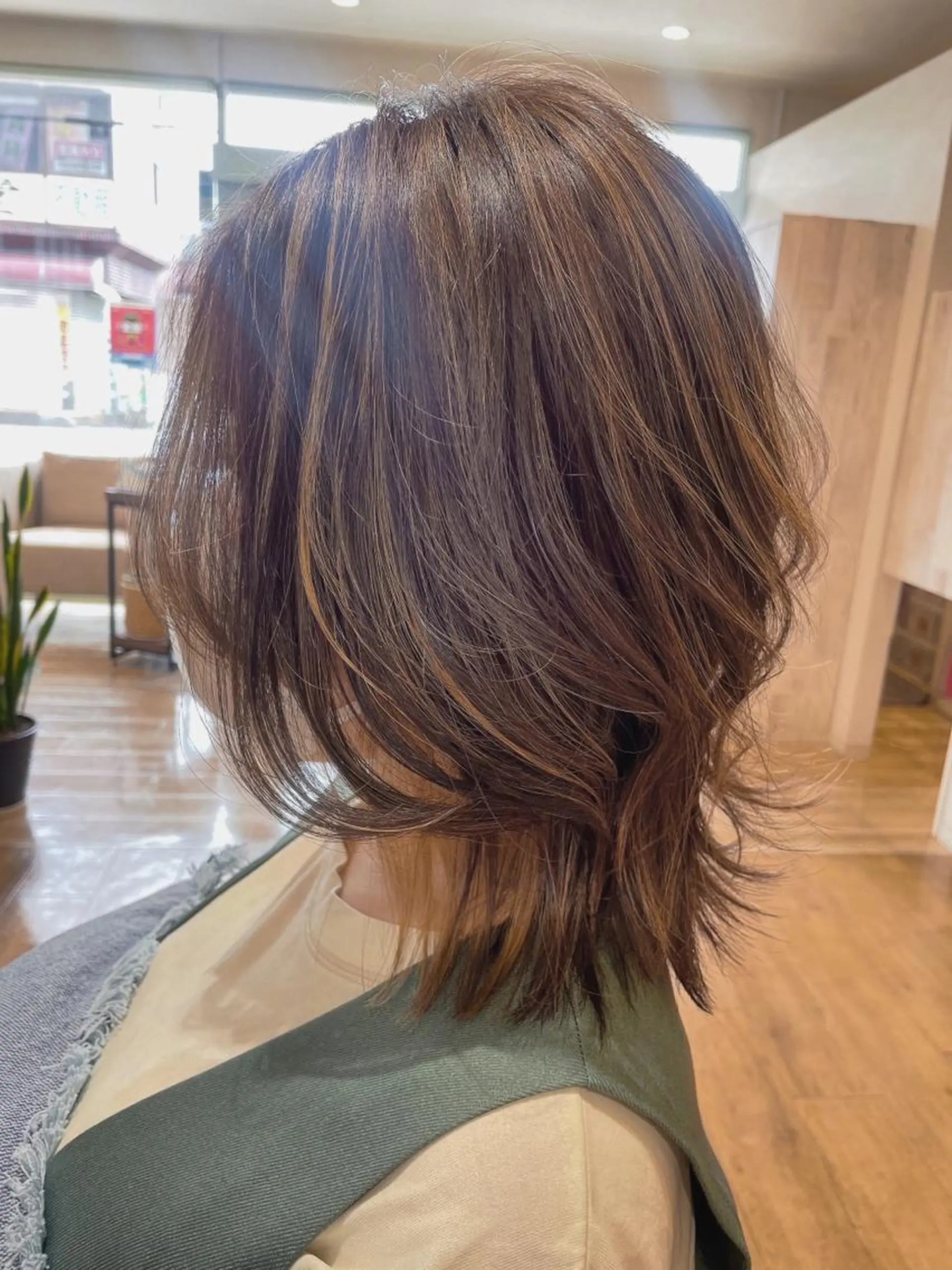 ミディアム 片倉 由湖のヘアスタイル