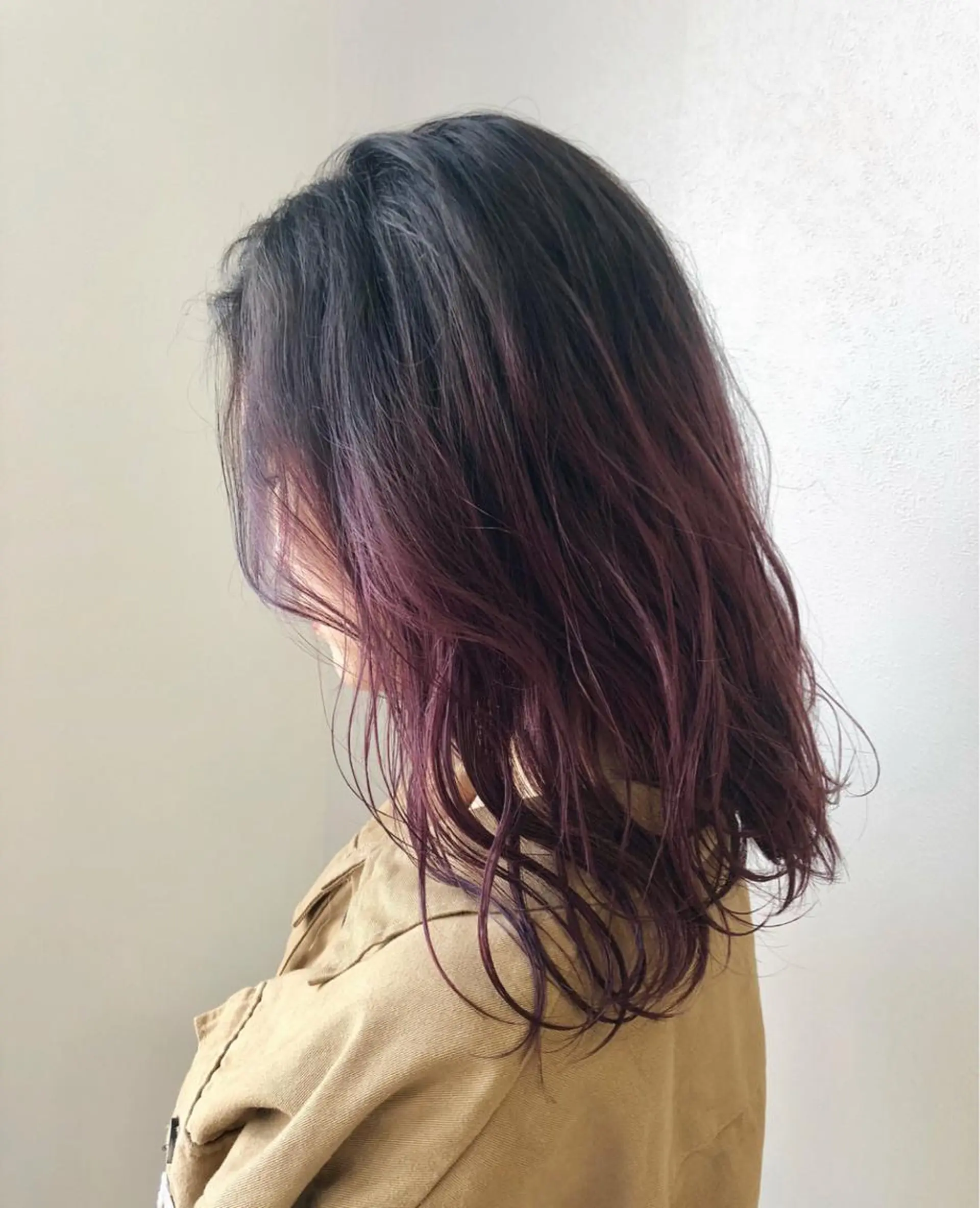 セミロング カラー バレイヤージュ ラベンダーカラー ピンクカラー ピンクラベンダー レイヤーカット 岩田 萌那のヘアスタイル