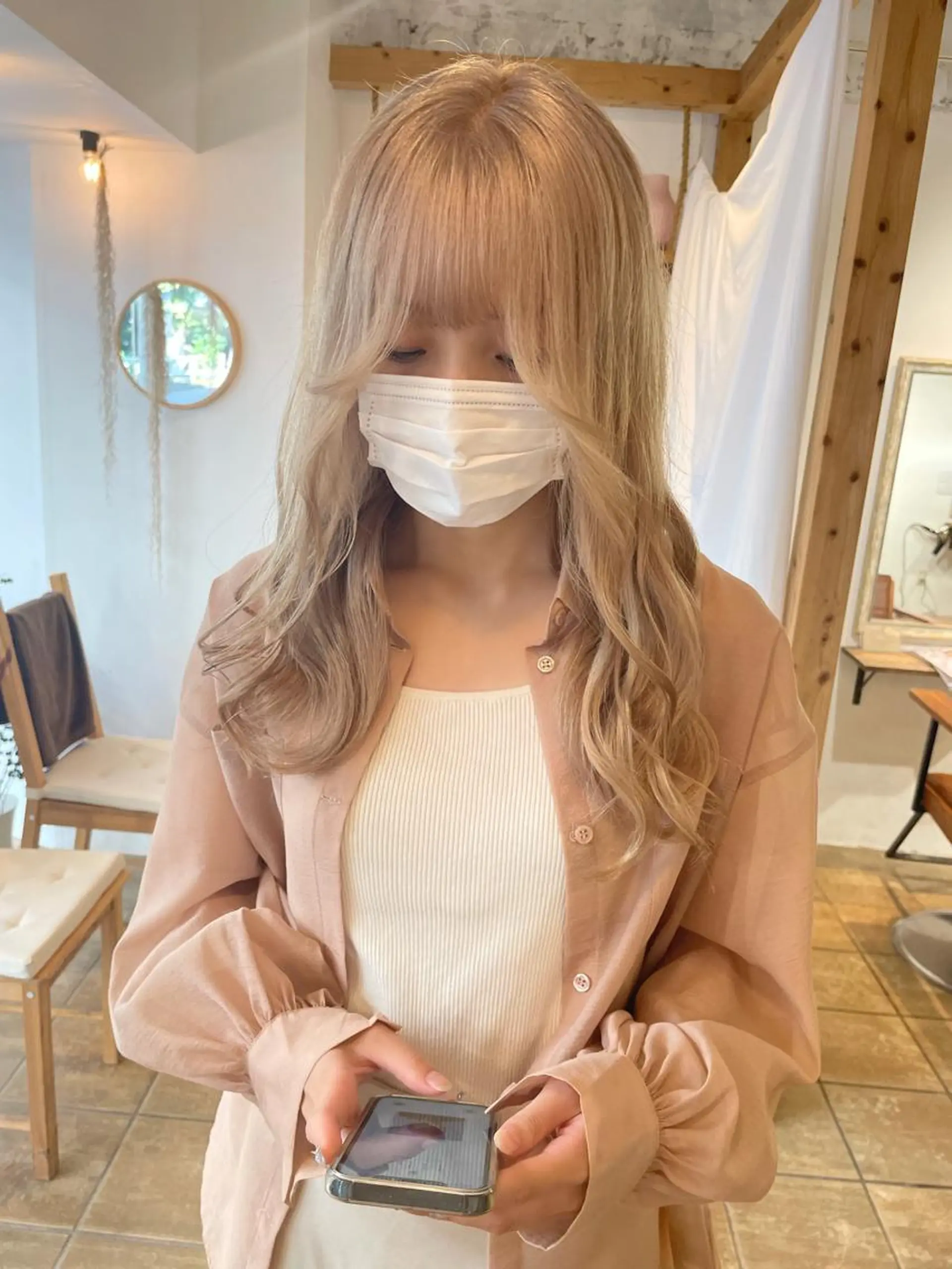 ロング カラー ベージュカラー ブリーチ ホワイトベージュ ヘアカラー トリートメント ヘアアレンジ にいた　かづしげのヘアスタイル