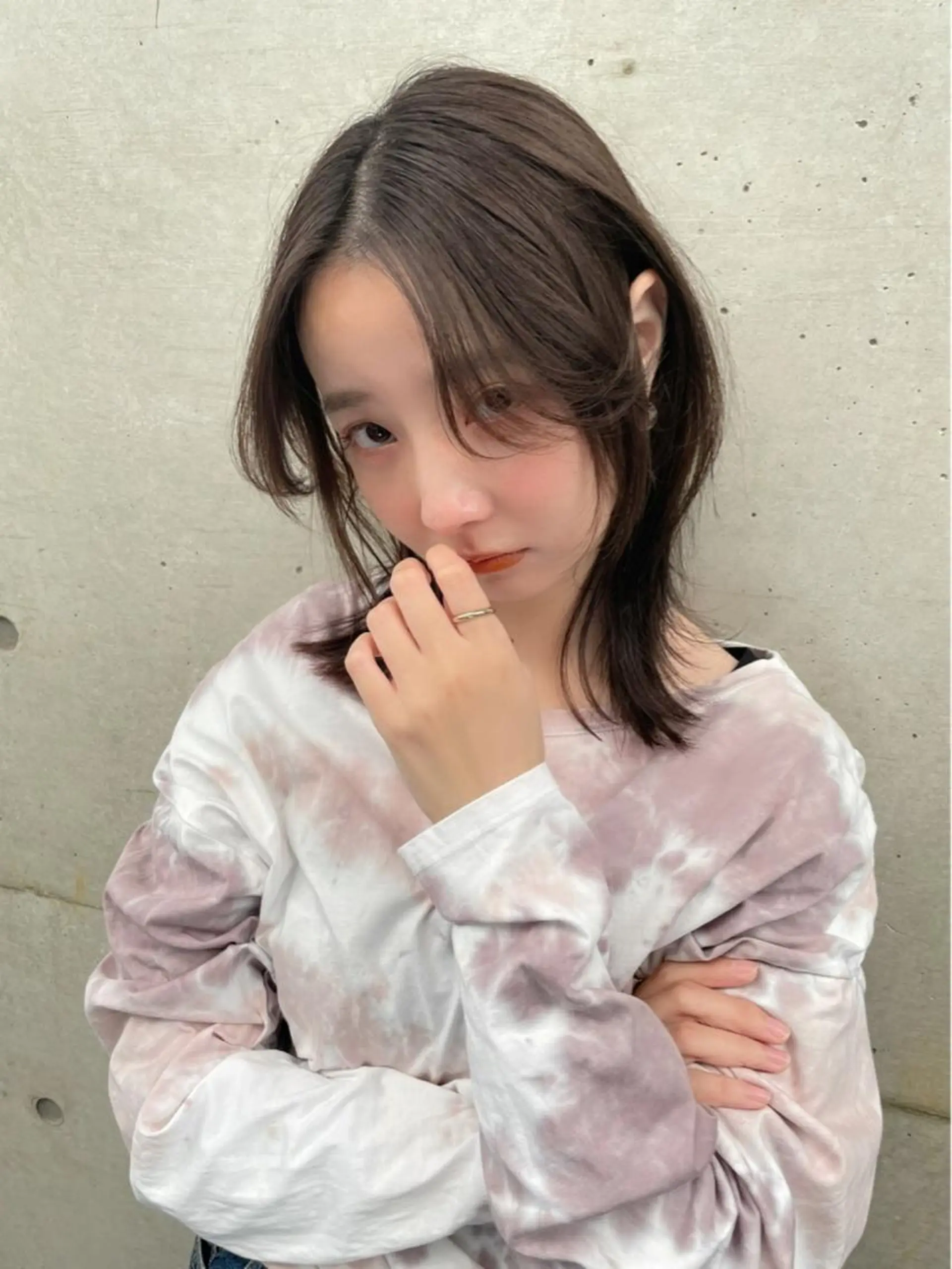 ミディアム カラー レイヤー　べージュ 白石研太のヘアスタイル