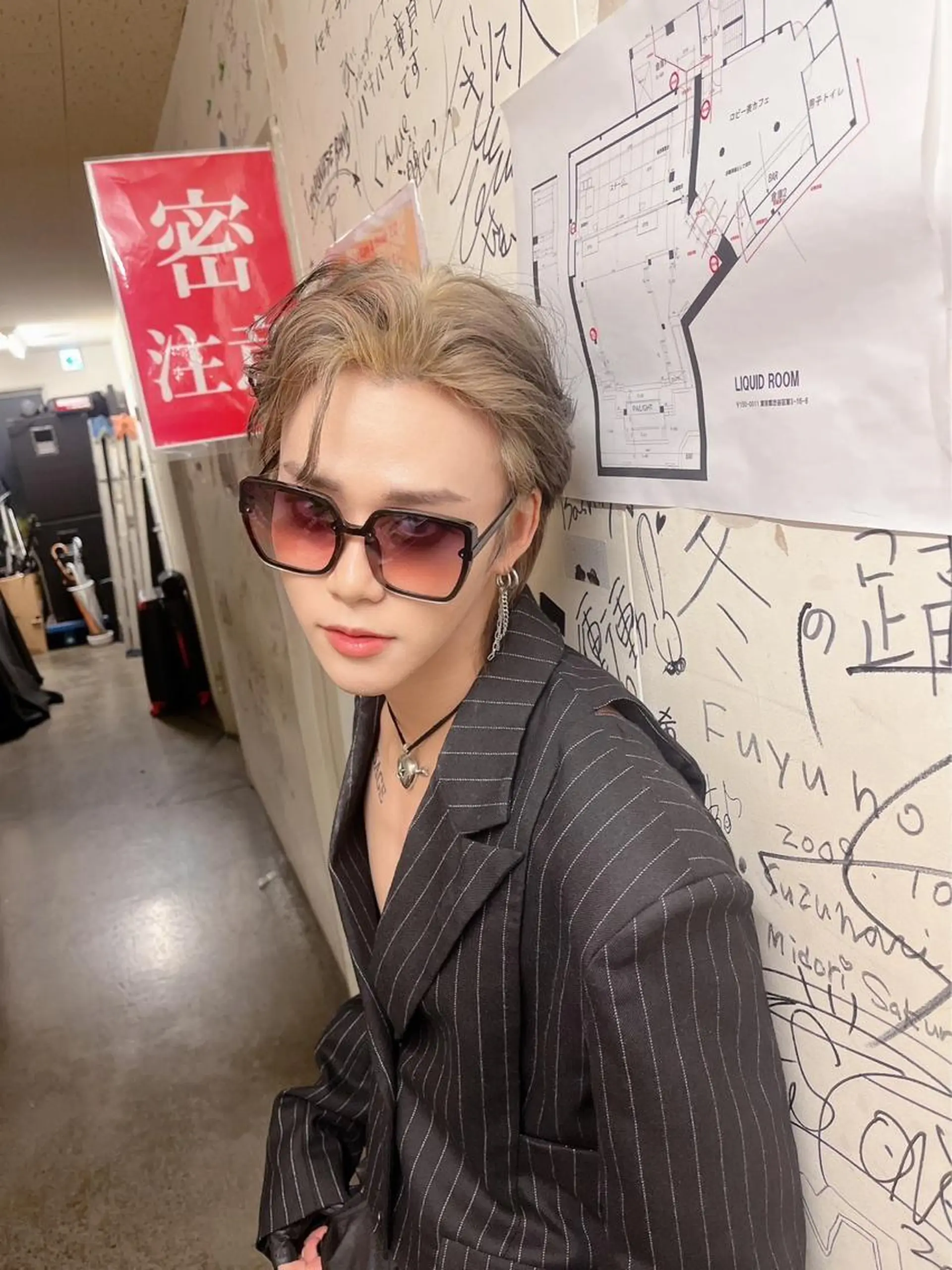 ショート カラー メンズ センターパート メンズ韓国風 マッシュウルフ マッシュ スパイキーショート カット トリートメント ヘアセット レイヤー/ウルフエク テブリーチ磯部ユズキのヘアスタイル