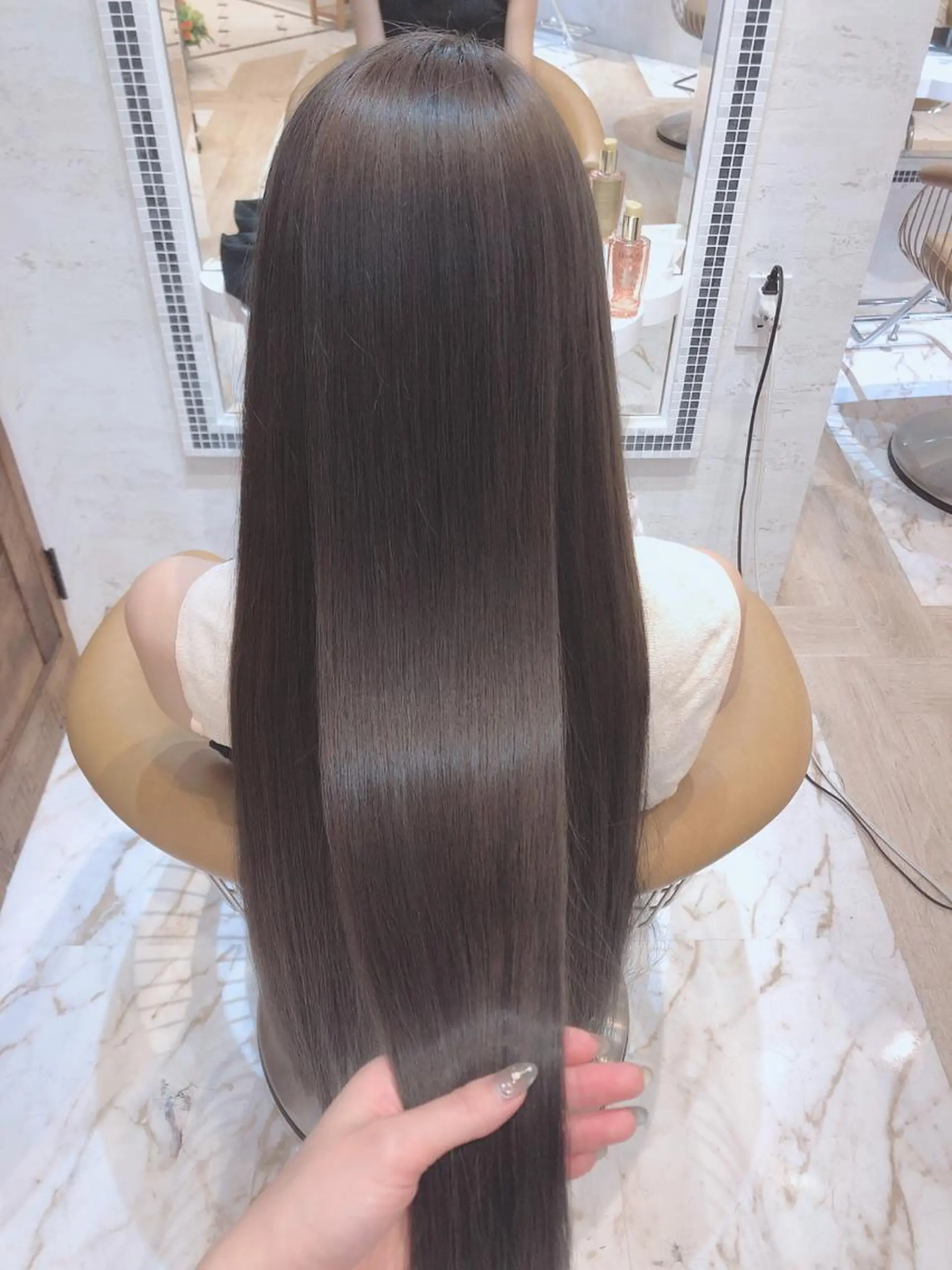 ミディアム アッシュ カット ヘアカラー トリートメント 代表山口ひな 髪質改善のプロのヘアスタイル