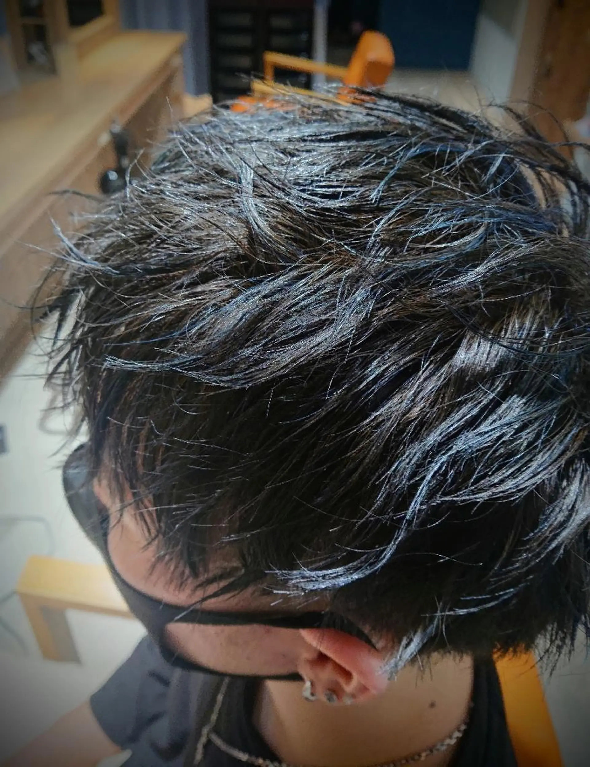 メンズ カラー メンズハイライト 黒髪 ブルーカラー ブルーブラック ハイライトカラー alushe 岡 陽子のヘアスタイル