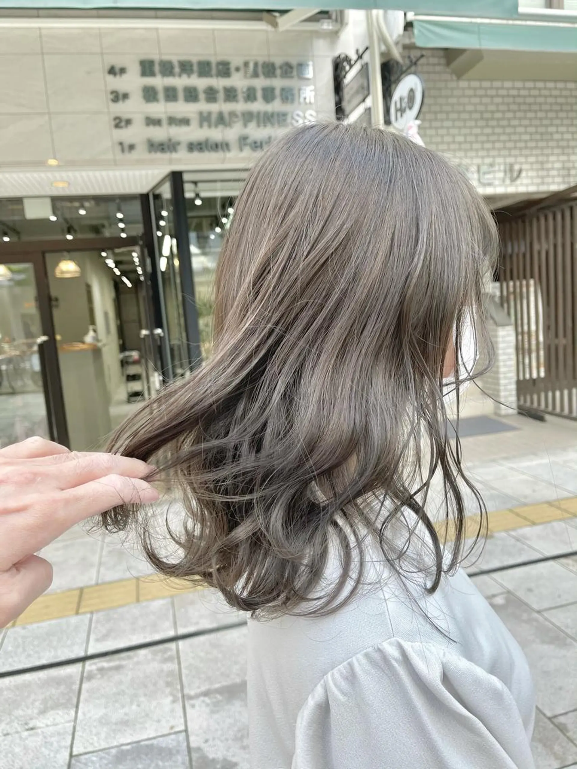 セミロング カラー パーマ ヘアアレンジ ベージュカラー イルミナカラー オリーブベージュ ヘアカラー トリートメント filo byFeria渋谷所属・ハイライト/透明感 髪質改善/石田幸輔のヘアスタイル