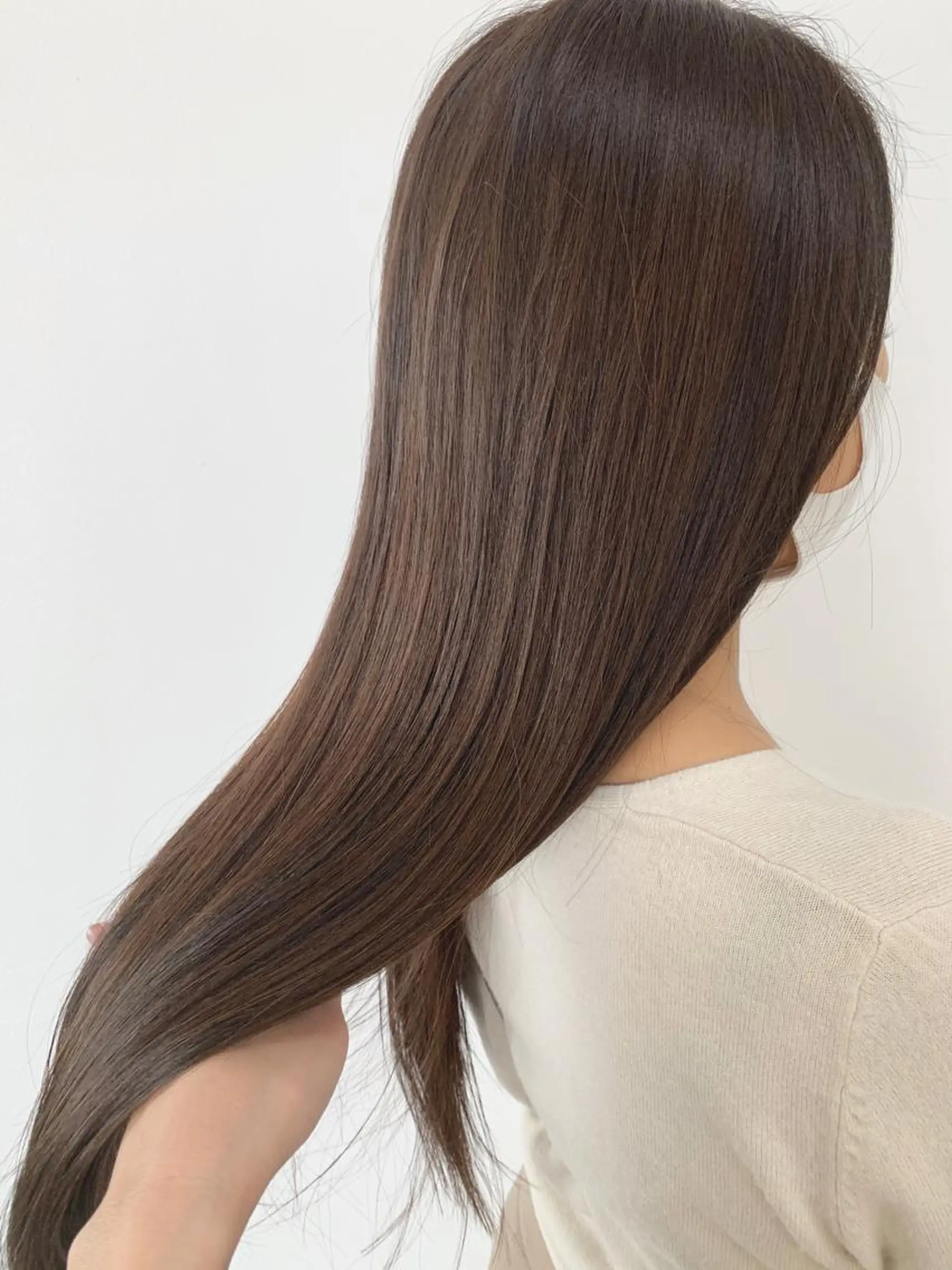 ロング カラー ショコラグレージュ グレージュ ヘアカラー トリートメント PHIDGE所属・山下 千明のヘアスタイル