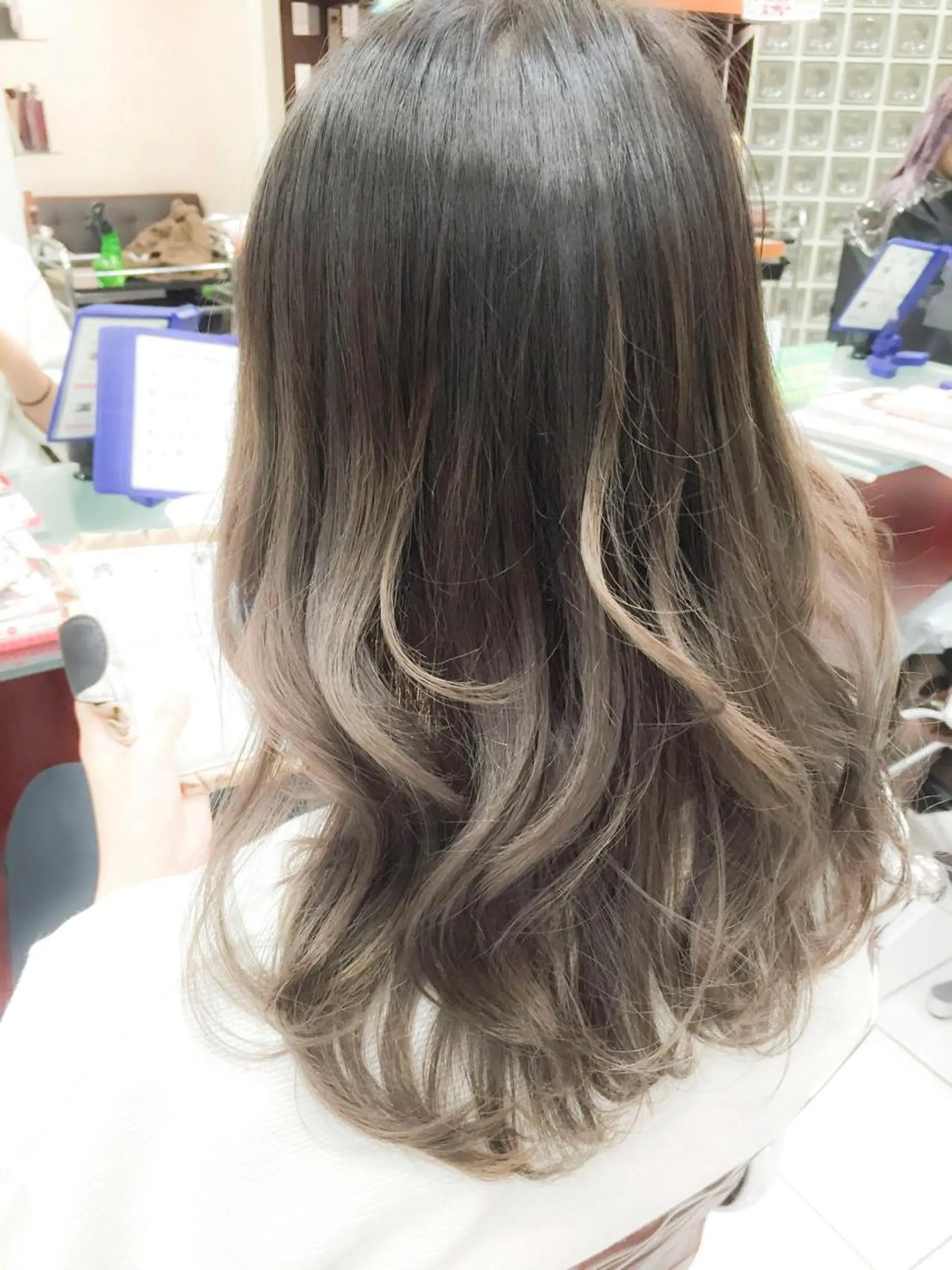 ミディアム カラー ヘアアレンジ アッシュ アッシュグレー アッシュグレージュ 透明感カラー グラデーションカラー モテ髪透明感❤️ デイズヘアカラーのヘアスタイル