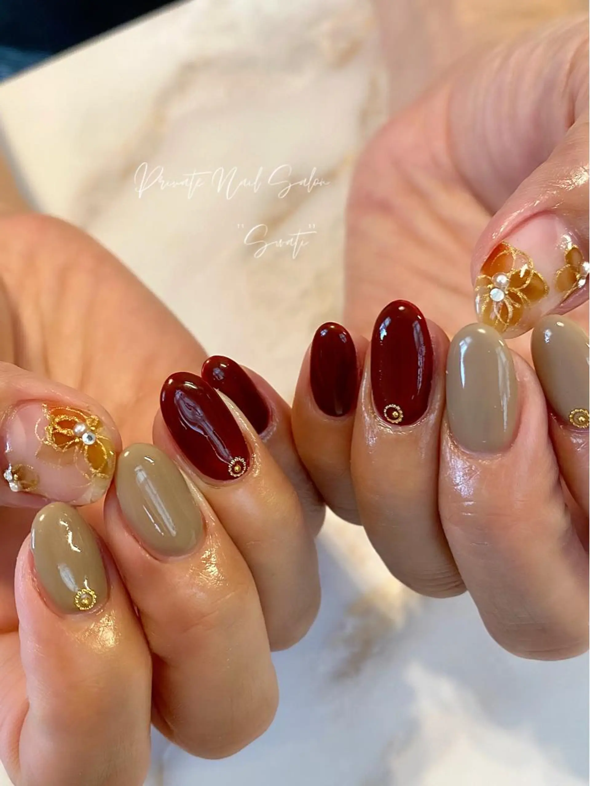 ネイル アートネイル ボルドー ニュアンスネイル オフィスネイル 冬ネイル yuko （ネイリスト）のネイルデザイン