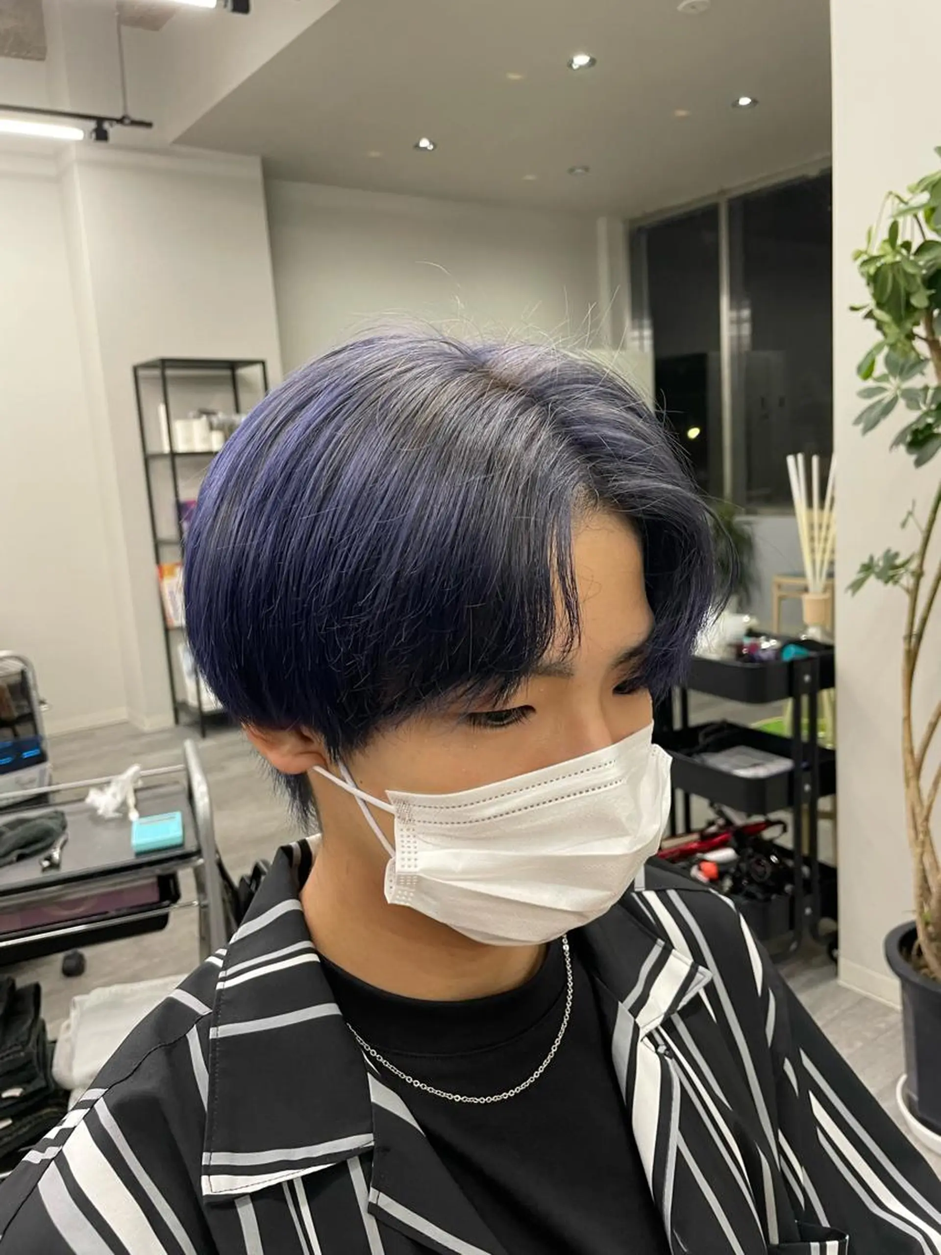 カラー メンズ ブルーカラー シルバー ヘアカラー CHORD 四条河原町駅店　髪質改善&韓国風&ハイトーンカラー所属・けいと髪質改善 全年齢リピート多数のヘアスタイル