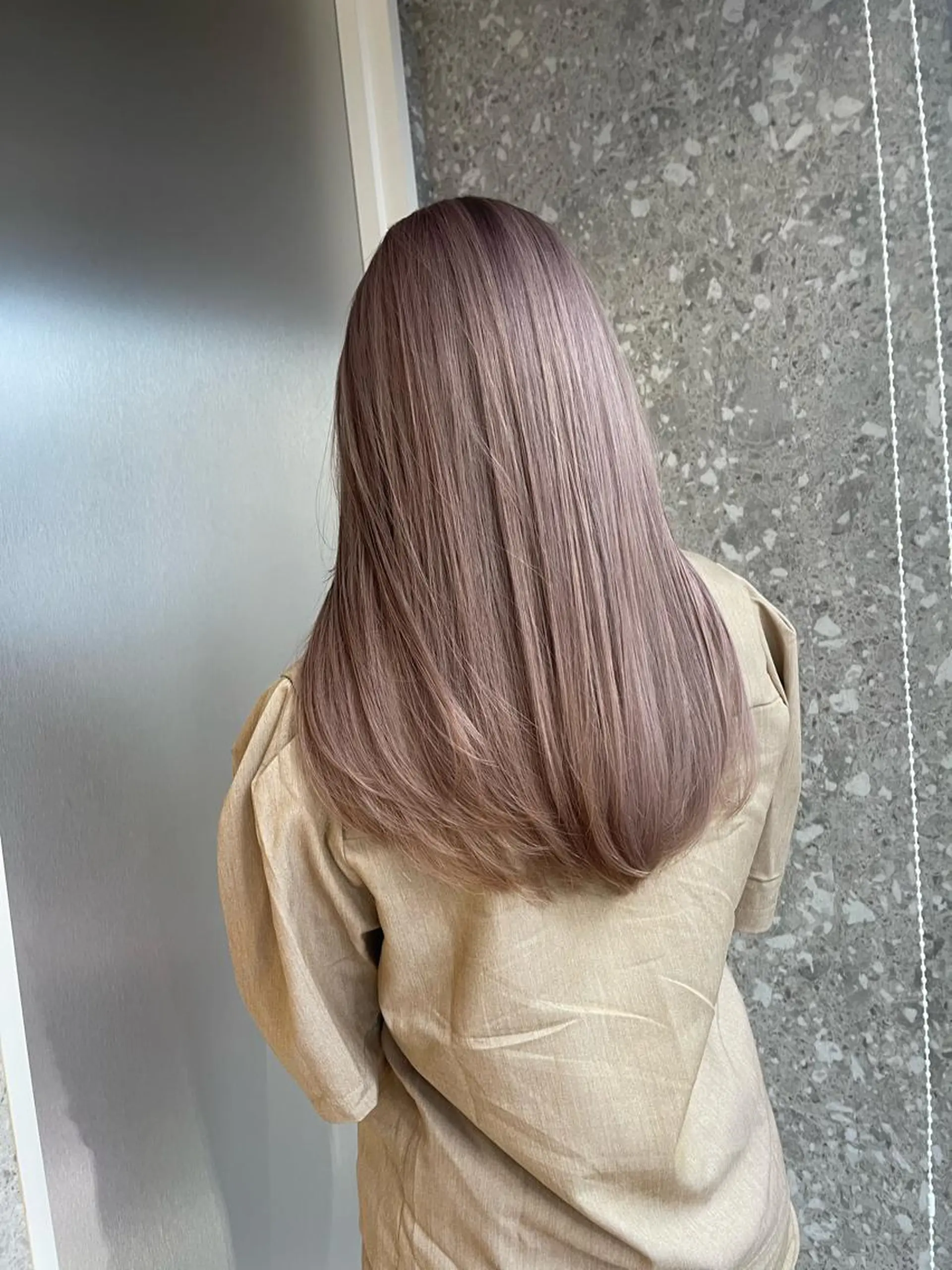 セミロング カラー ベージュカラー ブリーチ ミルクティーベージュ 透明感カラー 大人グレージュ有村のヘアスタイル
