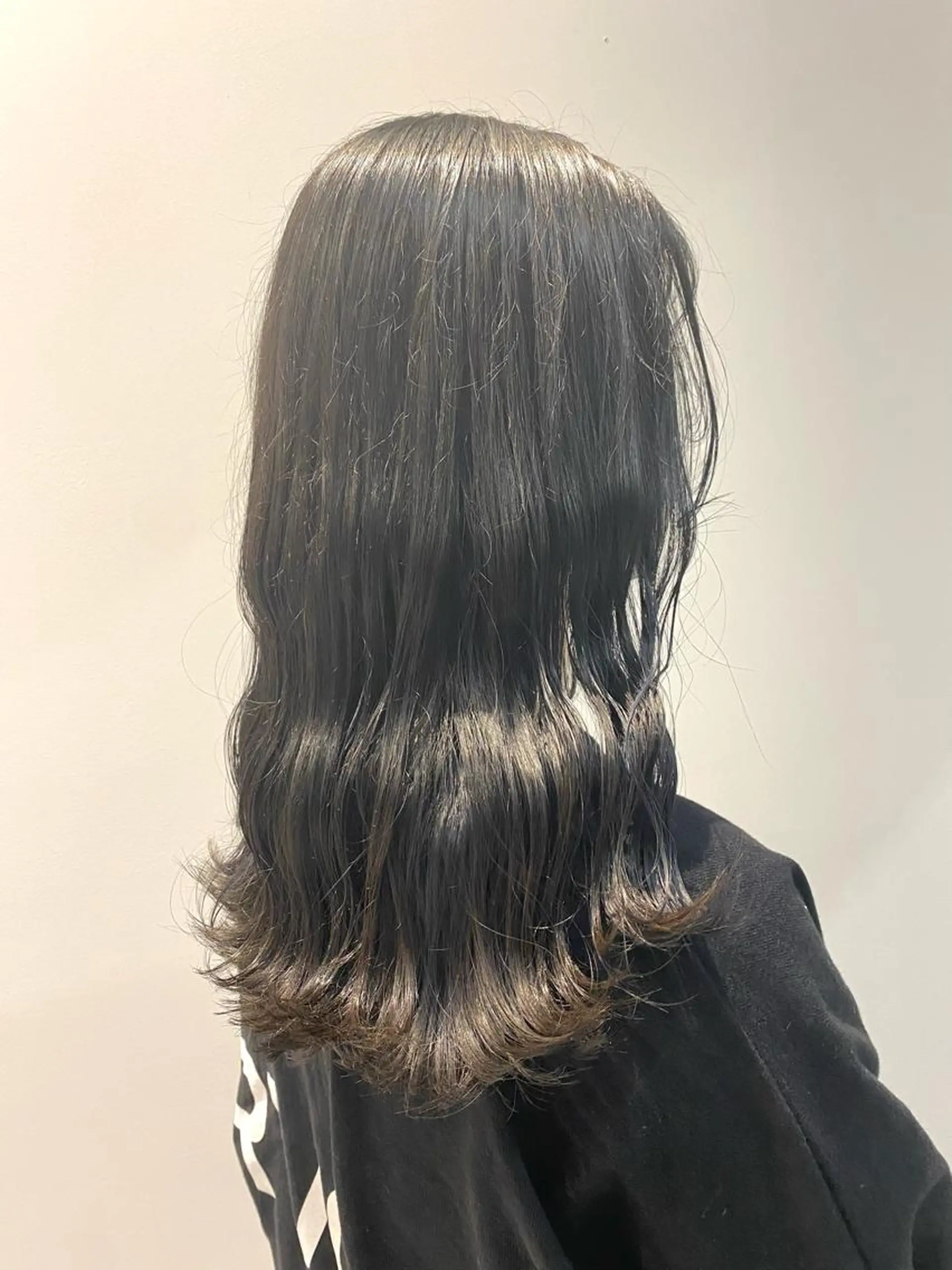 ロング カラー 黒髪 ブルーカラー ブルーブラック ヘアカラー トリートメント くさかみさき🌼暖色 /耳つぼ/オタク🌼のヘアスタイル