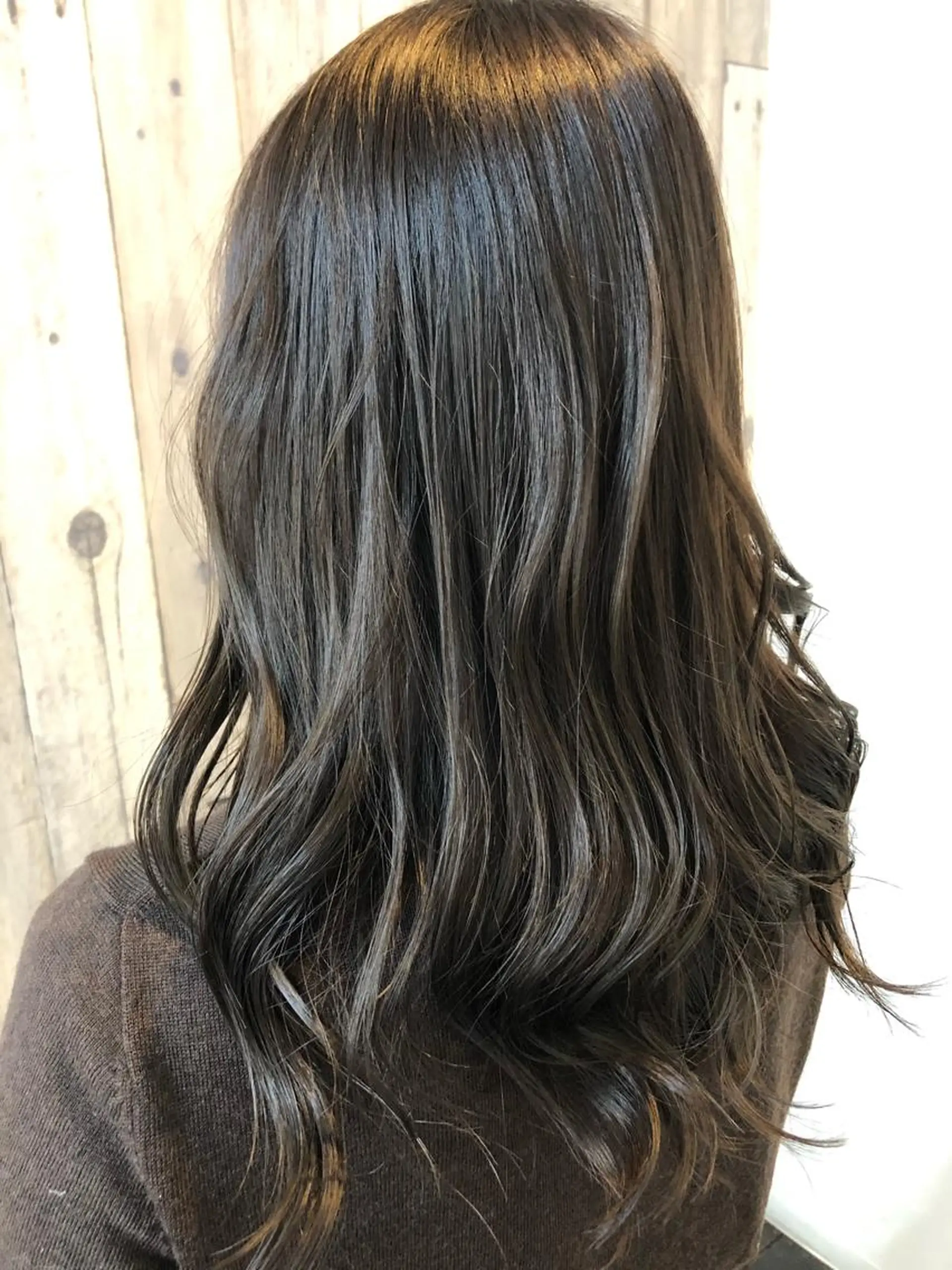 セミロング カラー 透明感カラー グレージュ ATOLL所属・ATOLL 武藤のヘアスタイル