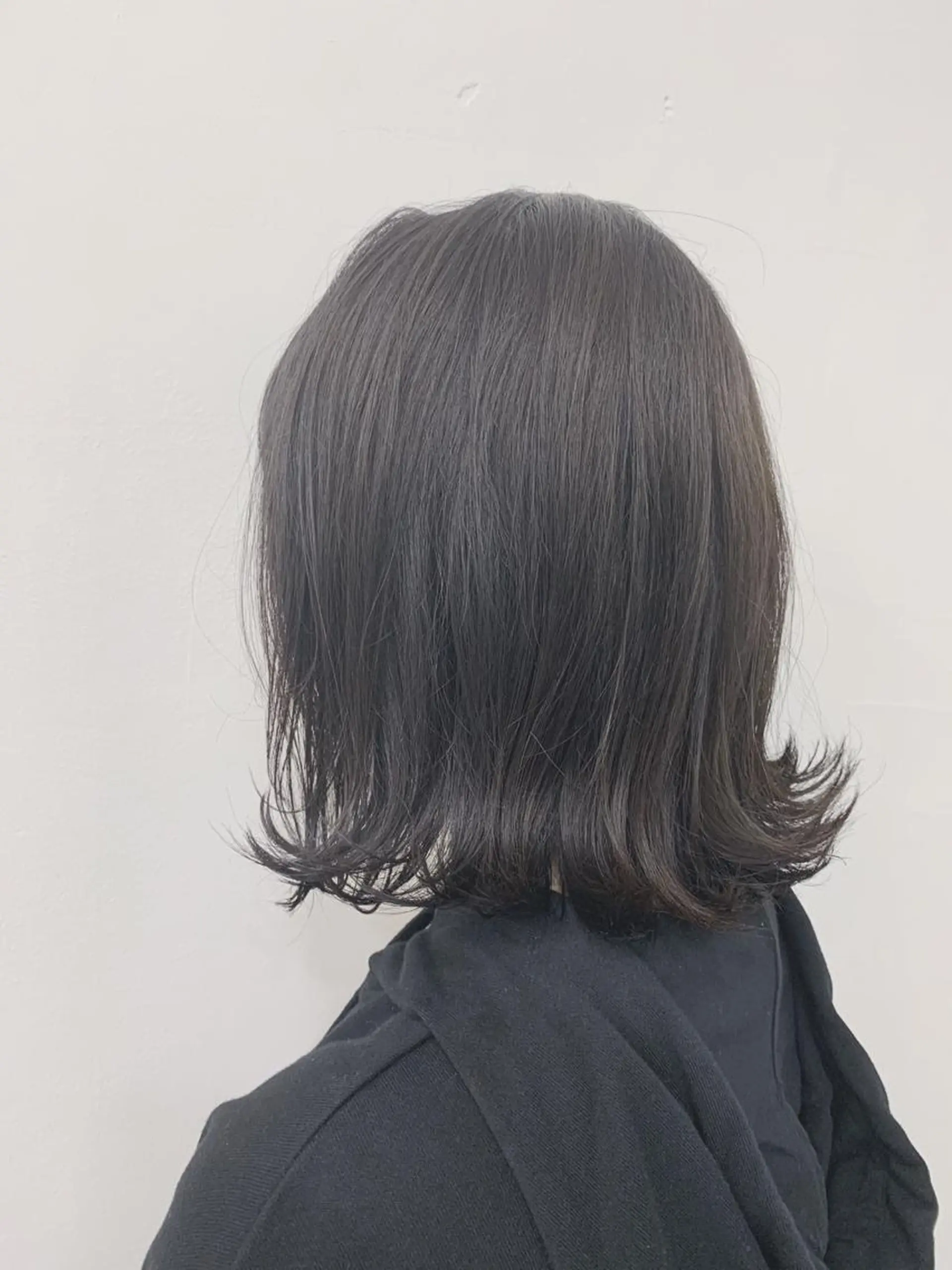 ミディアム カラー ブリーチ 透明感カラー グレージュ ブリーチなしカラー カット ヘアカラー chama レイヤーカットのヘアスタイル