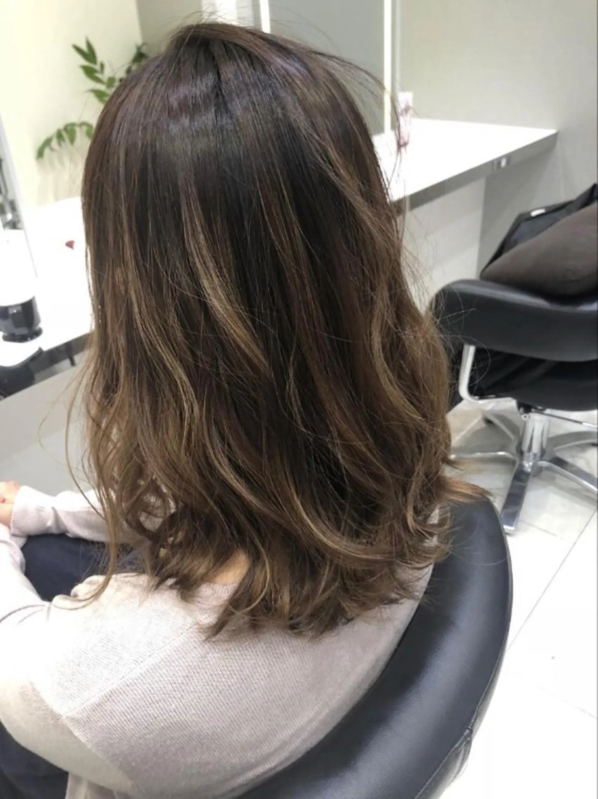 ロング ヘアカラー トリートメント 岸 保奈美のヘアスタイル