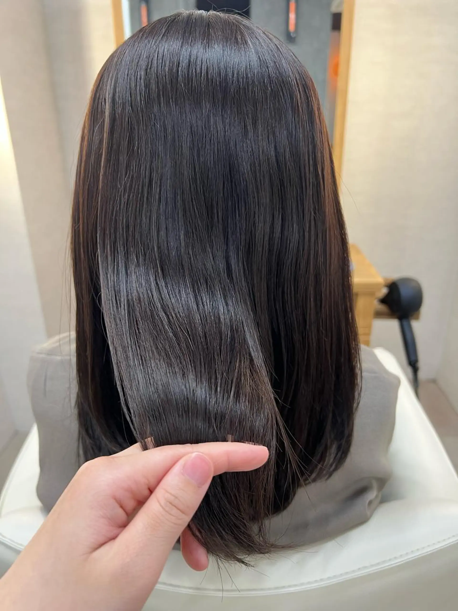 セミロング 酸性ストレート 縮毛矯正 艶カラー/レイヤー 🌸ミオのヘアスタイル