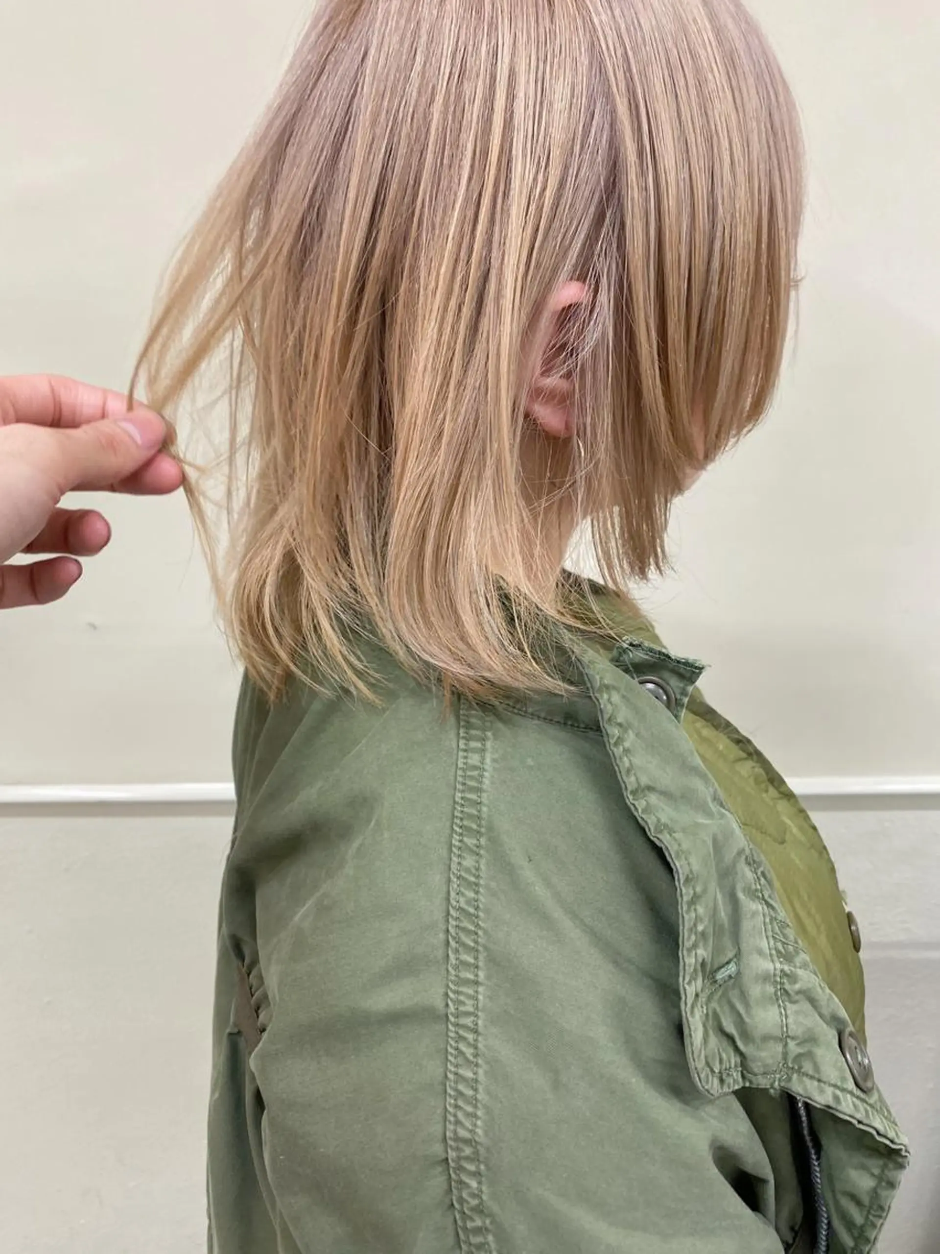 ミディアム カラー カット ヘアカラー レイヤーウルフ エクステ磯部のヘアスタイル