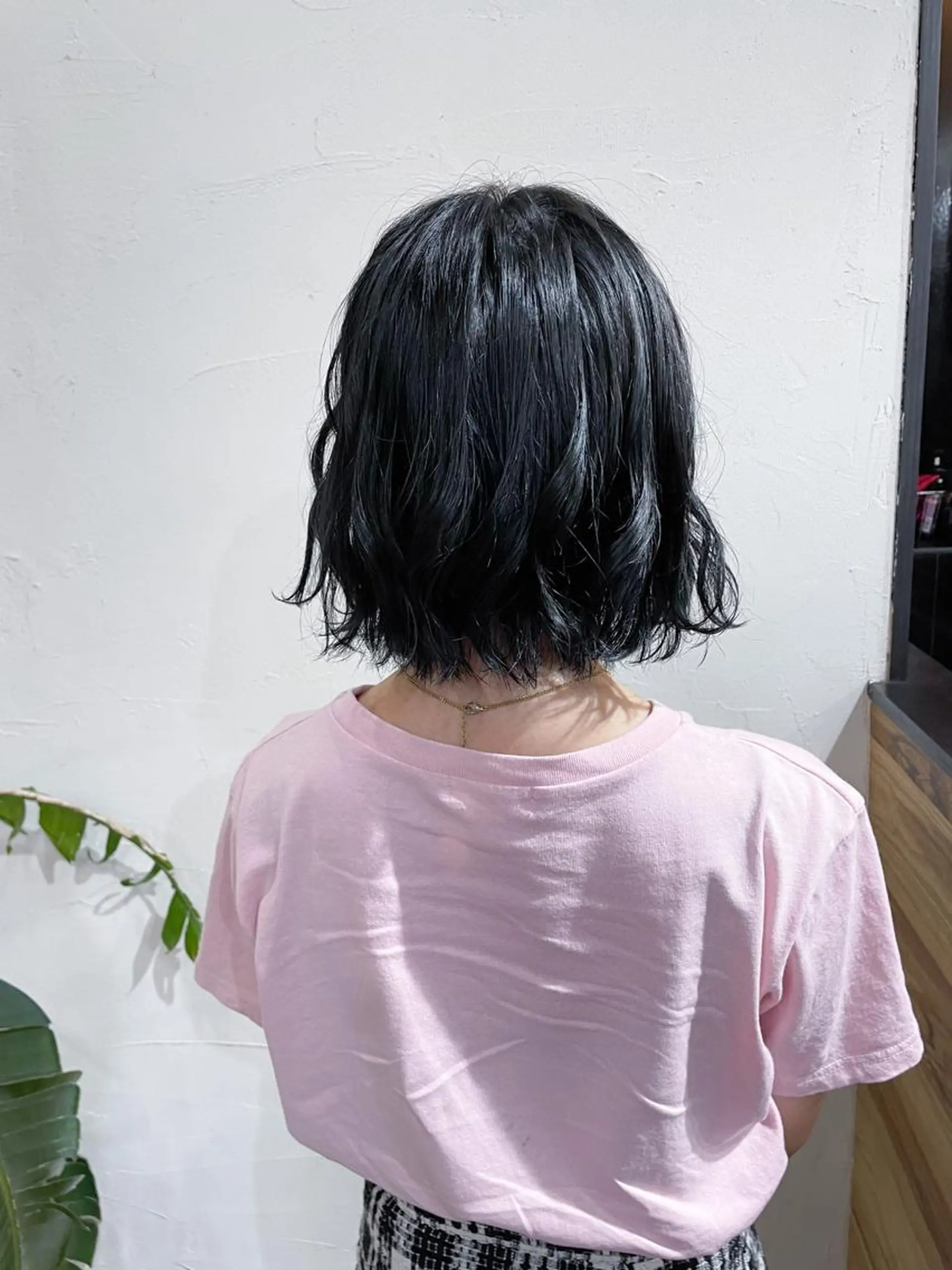 ミディアム カラー 黒髪 ブルーカラー ブルーブラック かんばら りょーいのヘアスタイル