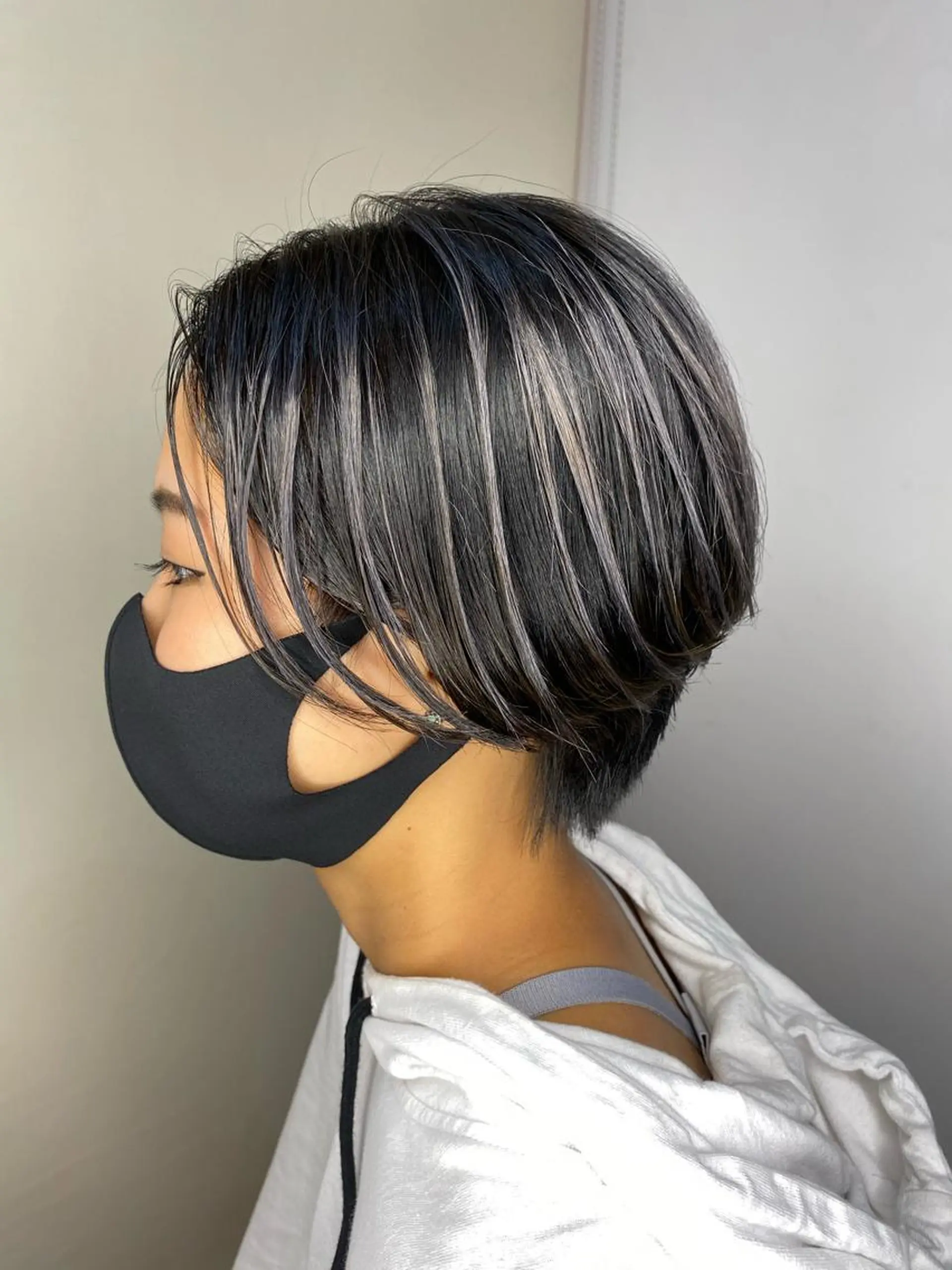 ショート カラー バレイヤージュ ベージュカラー 黒髪 ブリーチ ブルーカラー ⚠️激安ブリーチで 後悔してる方へ⚠️のヘアスタイル