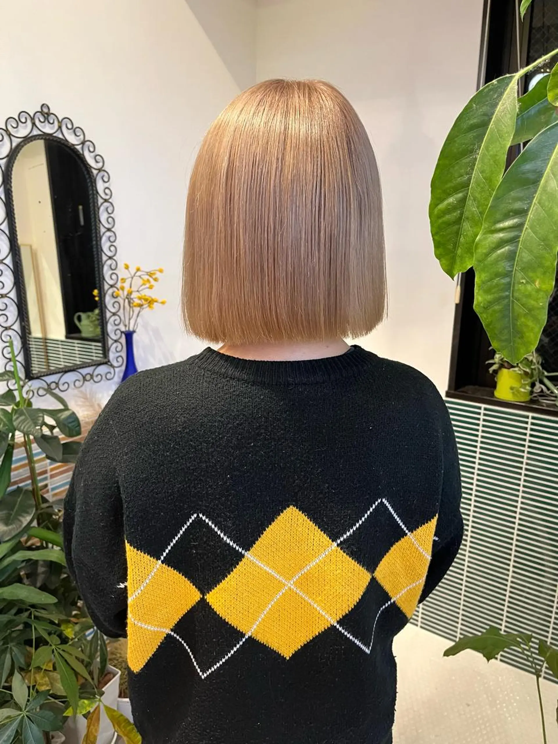 ミディアム カラー ベージュカラー ブリーチ ミルクティーベージュ カット ヘアカラー トリートメント 🩷ハイトーン透明感 レイヤー🩷ユリカのヘアスタイル