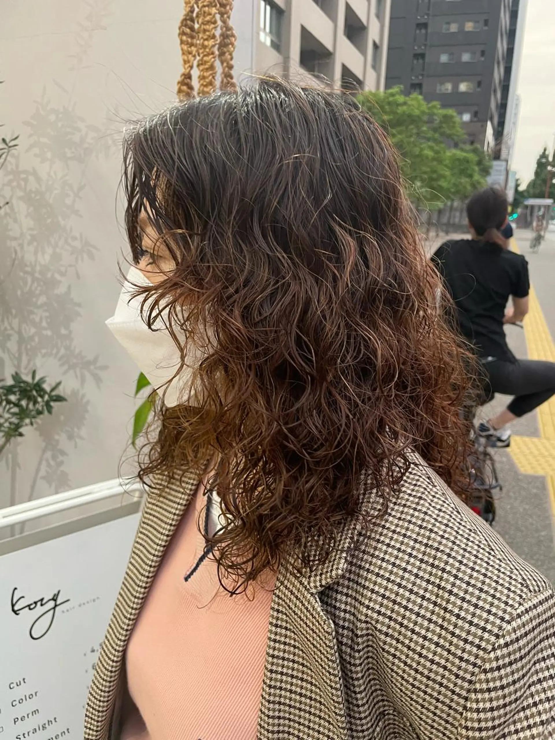 セミロング パーマ セミロングパーマ ボブ くびれヘア エギョモリ 外国人風カラー Kozy  hair design所属・東 史夏のヘアスタイル