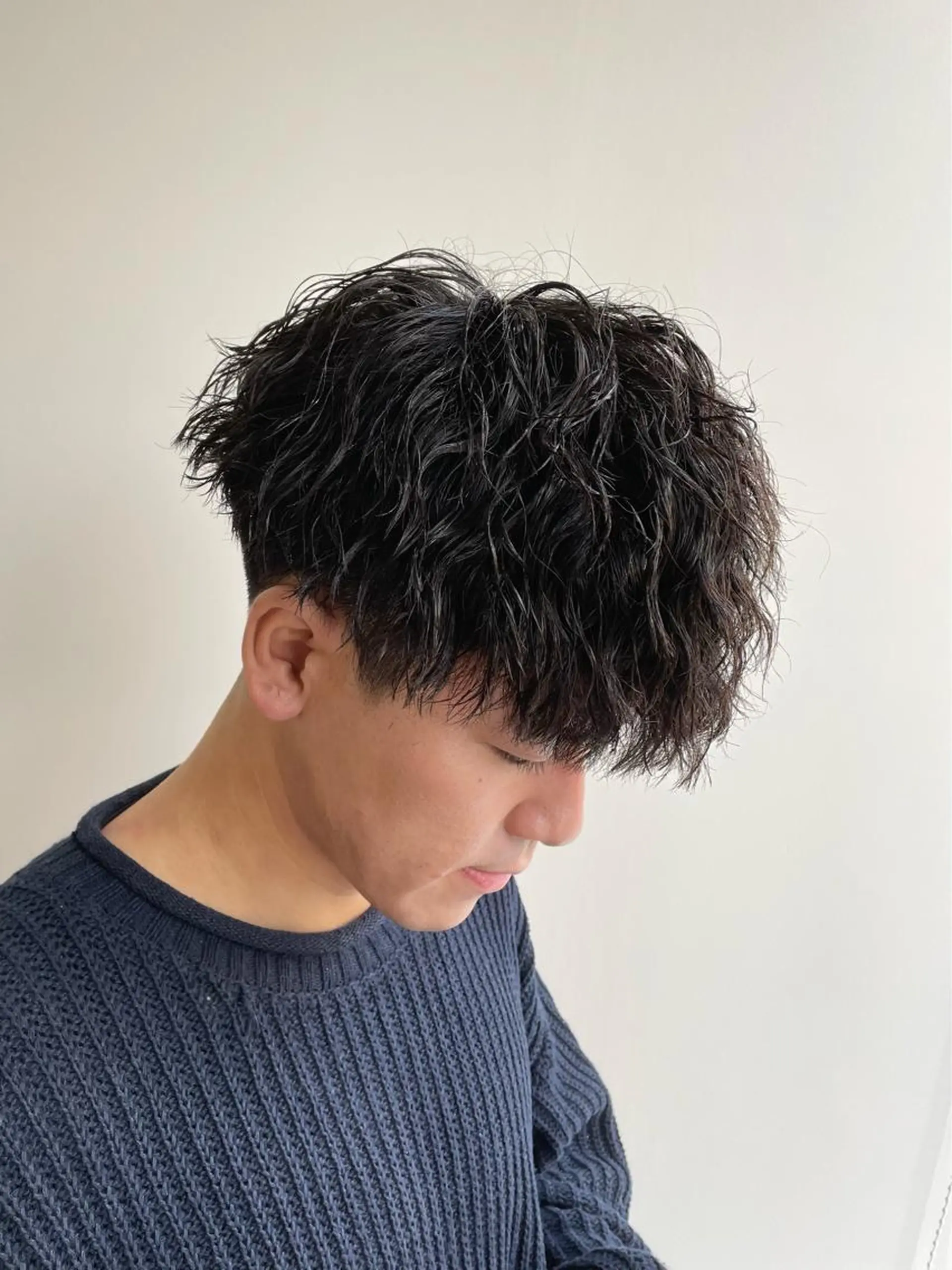 ミディアム パーマ メンズ 🔥縦落ちツイスパ 🔥鈴木健紀のヘアスタイル