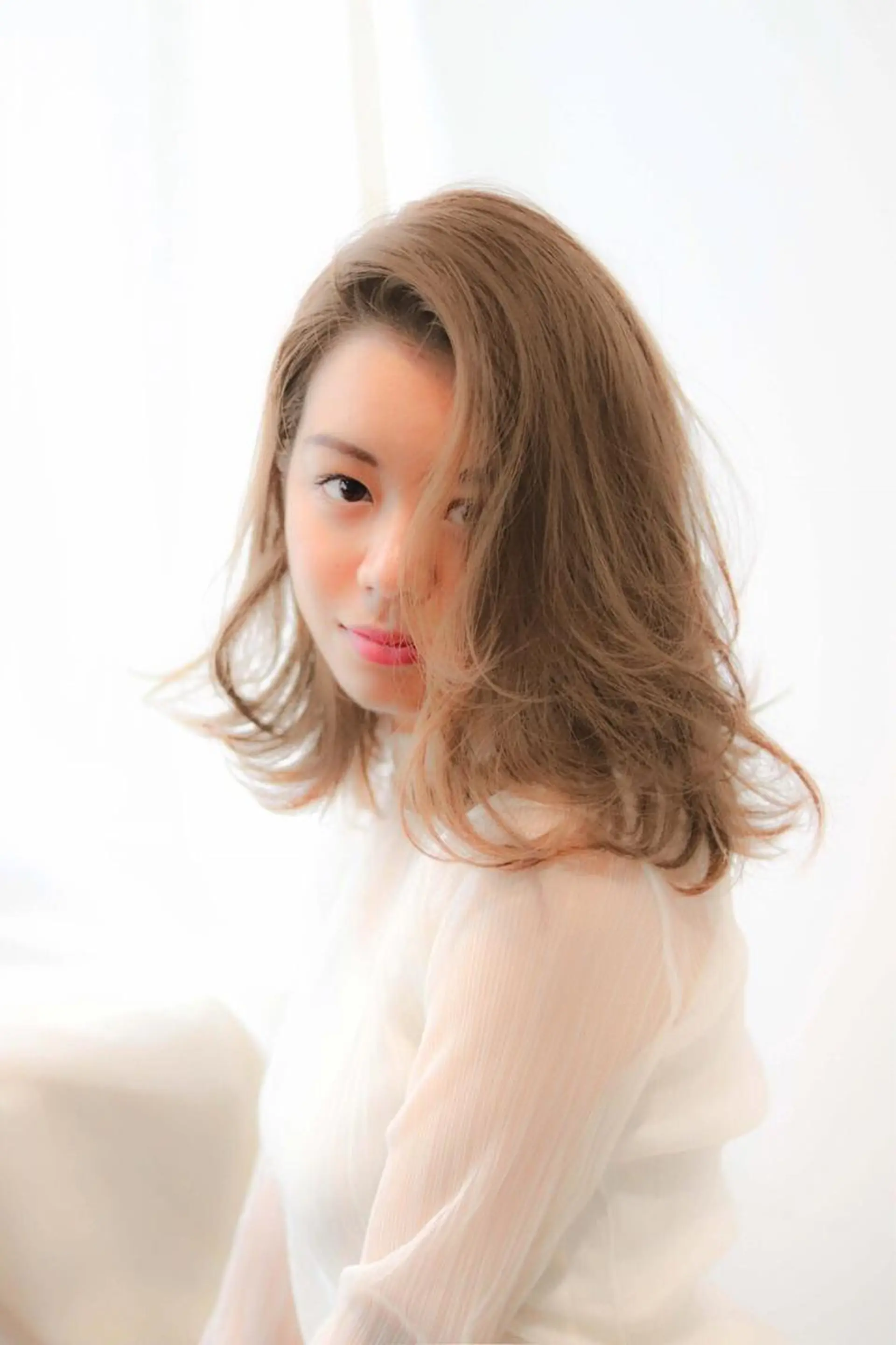 セミロング カラー バレイヤージュ 黒髪 グラデーションカラー グレージュ ハイライトカラー カット ヘアカラー トリートメント 髪質改善🌈縮毛矯正 荻原　達矢のヘアスタイル