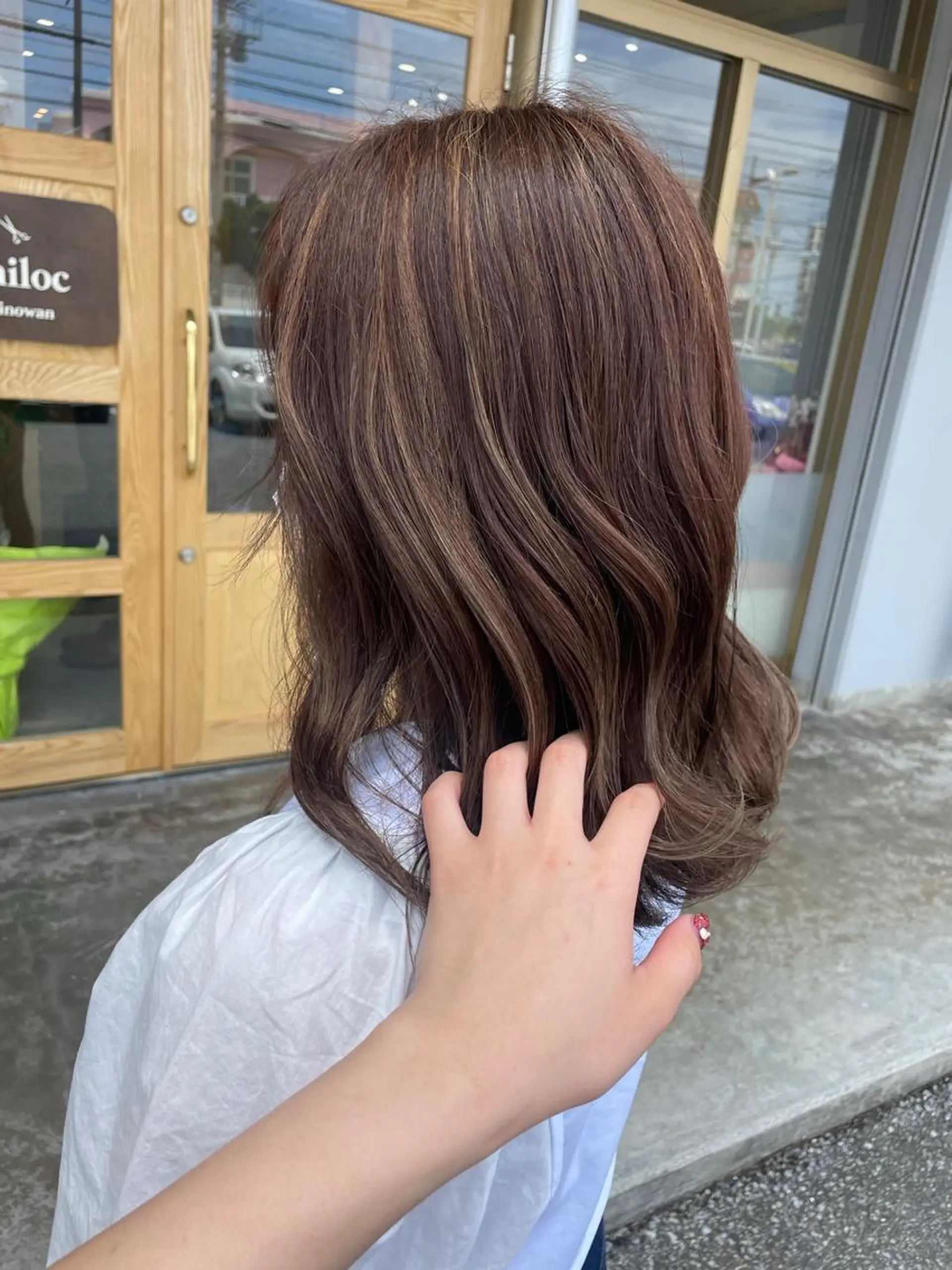 ミディアム カラー miloc那覇 MIKUのヘアスタイル