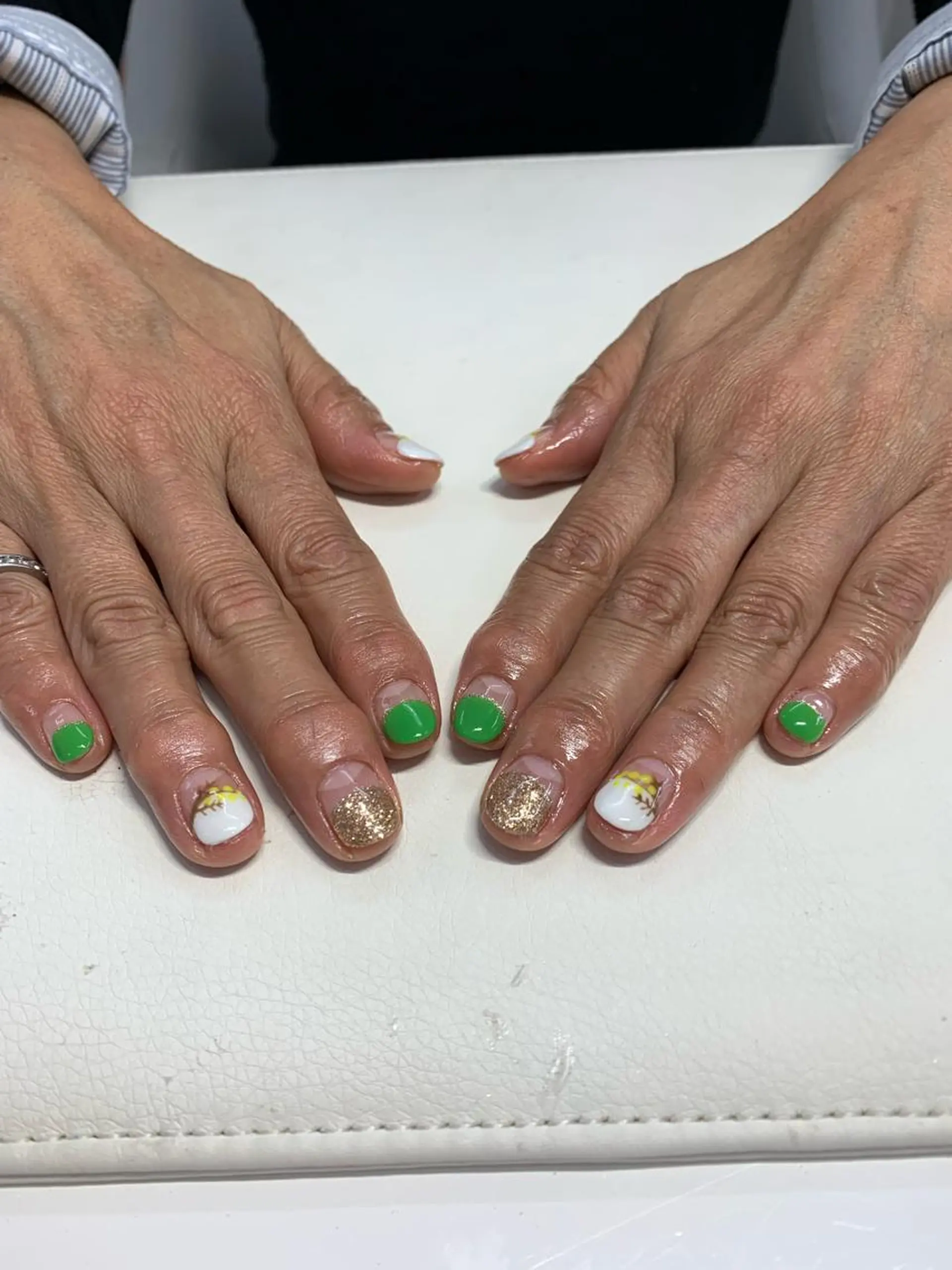 ネイル フレンチネイル 持ち込み Mule Beauty Salon所属・ミュール ビューティーサロンのネイルデザイン