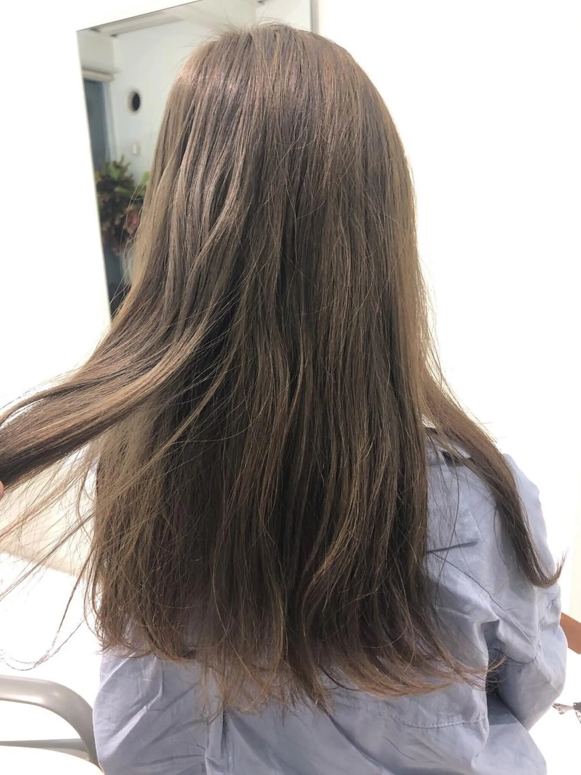 ロング カラー ブリーチ グレージュ ミルクティーグレージュ オレンジ カット ヘアカラー トリートメント 尾島 光季のヘアスタイル