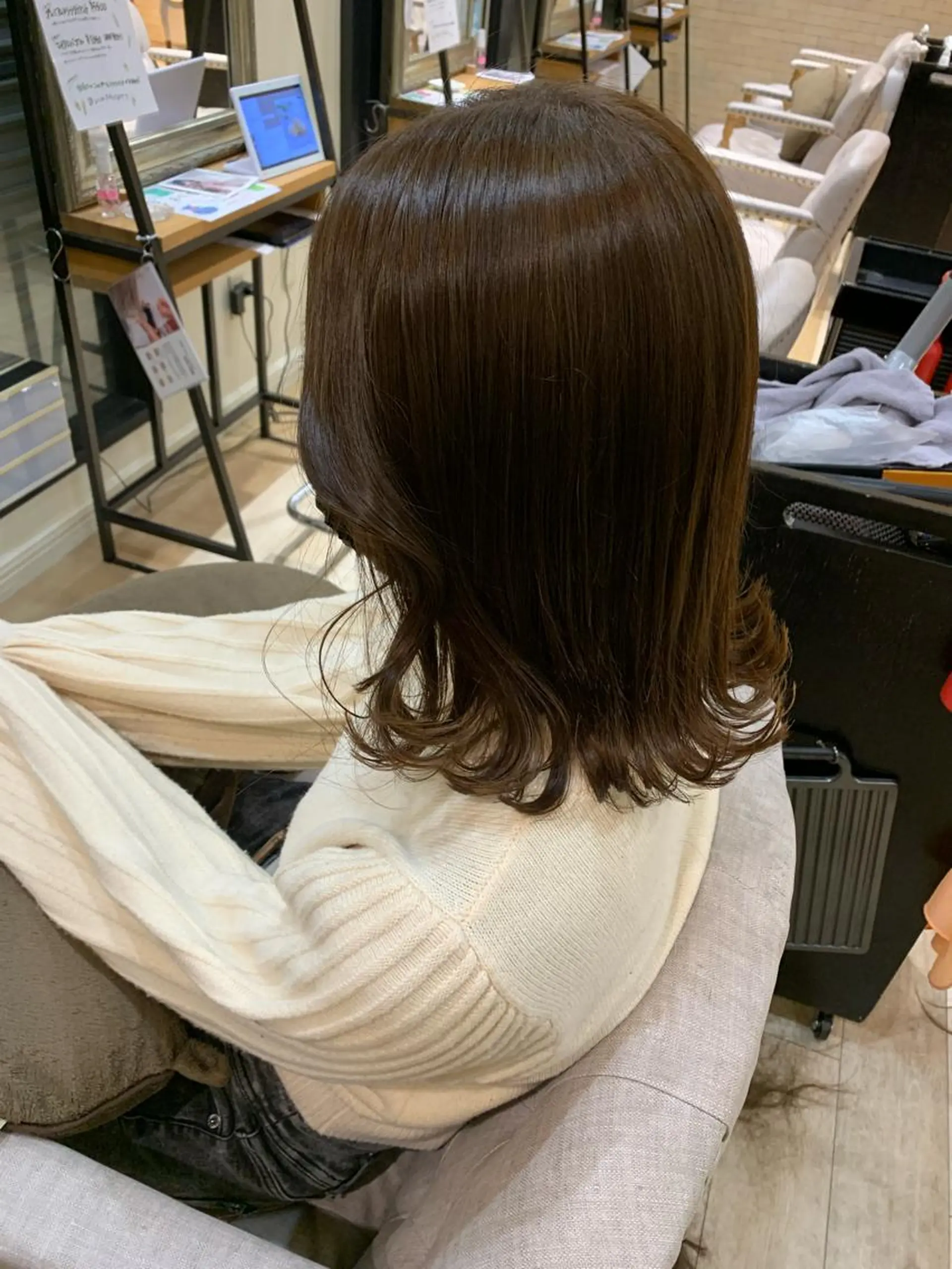 ミディアム カラー アッシュ ブラウンカラー カット ヘアカラー トリートメント 上田 紗也のヘアスタイル