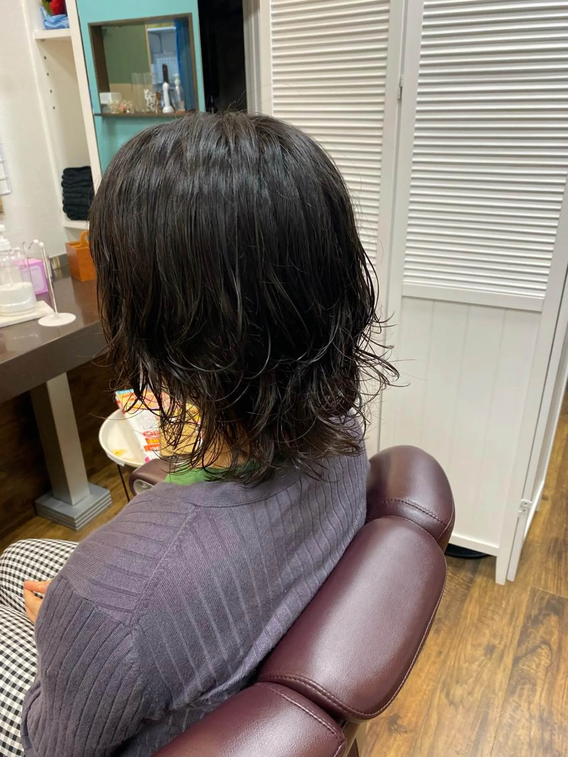 ミディアム パーマ ミディアムパーマ ウルフカット clomus梅田茶屋町店所属・髪質改善特化美容師 酸性ストレート近藤俊のヘアスタイル