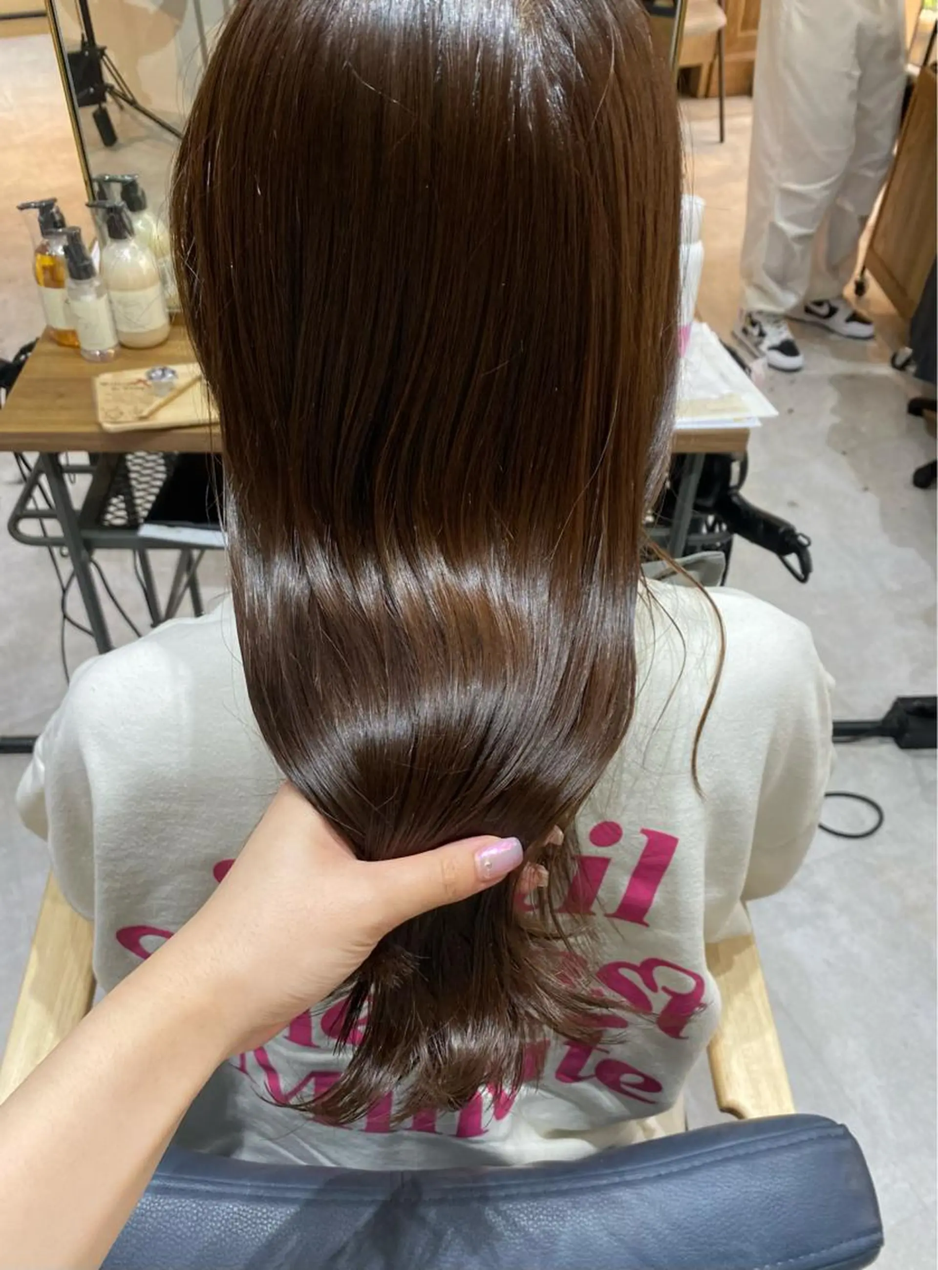 ロング ヘアカラー トリートメント Juri 暖色/ツヤ感カラーのヘアスタイル