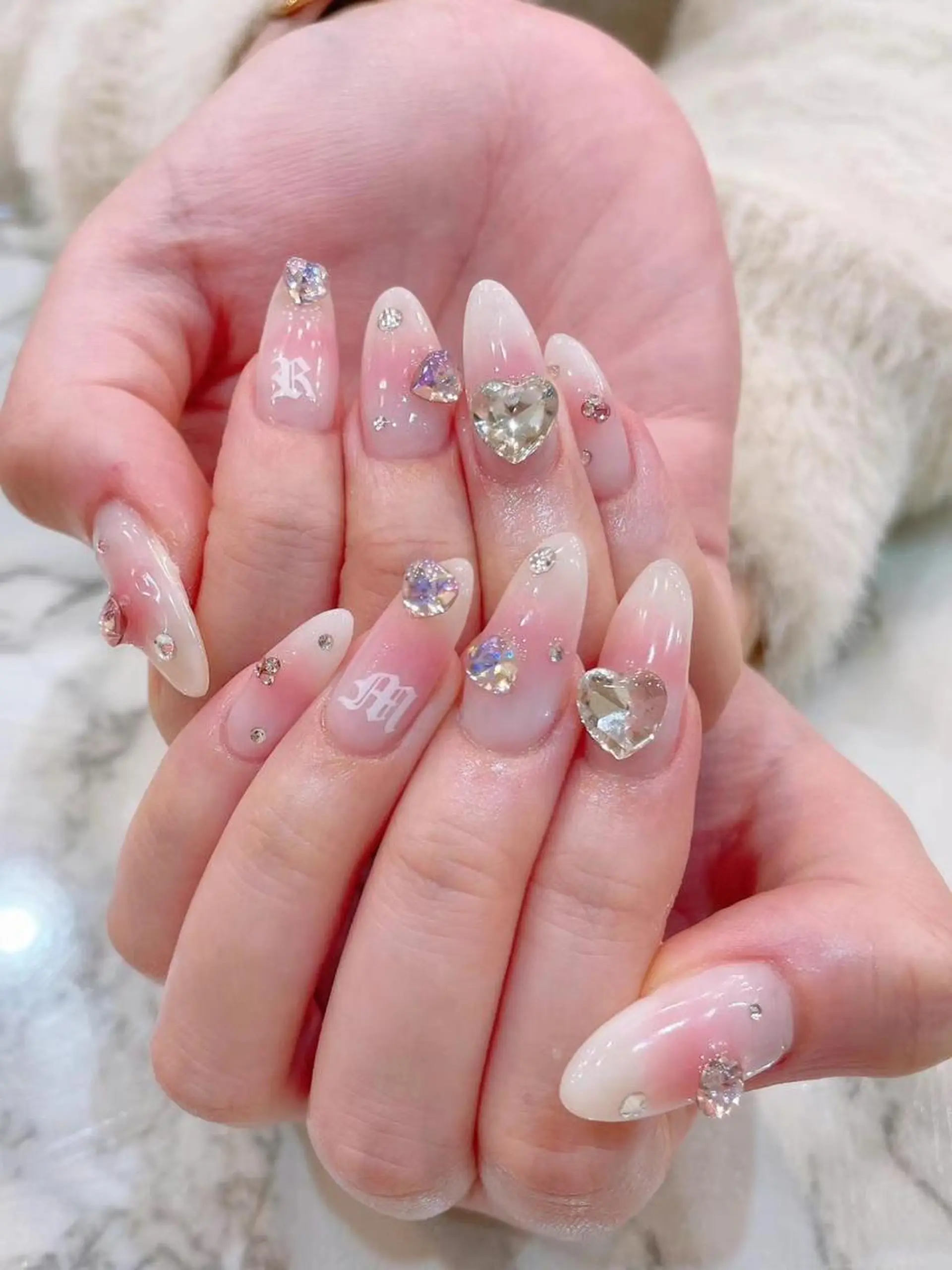 ネイル チークネイル ハート ピンク ホワイト Babarla nailのネイルデザイン