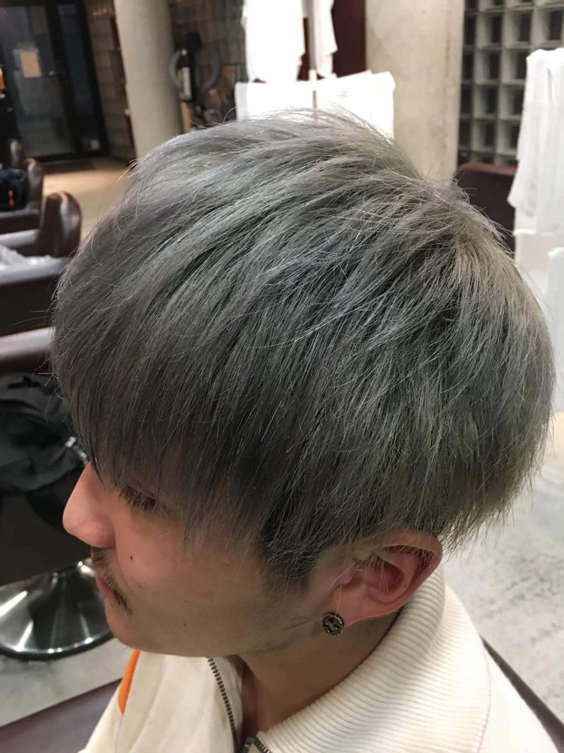 ショート カラー メンズ グレージュ シルバー シルバーグレージュ AUTHENTIC private mens hair salon所属・完全個室マンツーマン メンズサロン草野貴樹のヘアスタイル