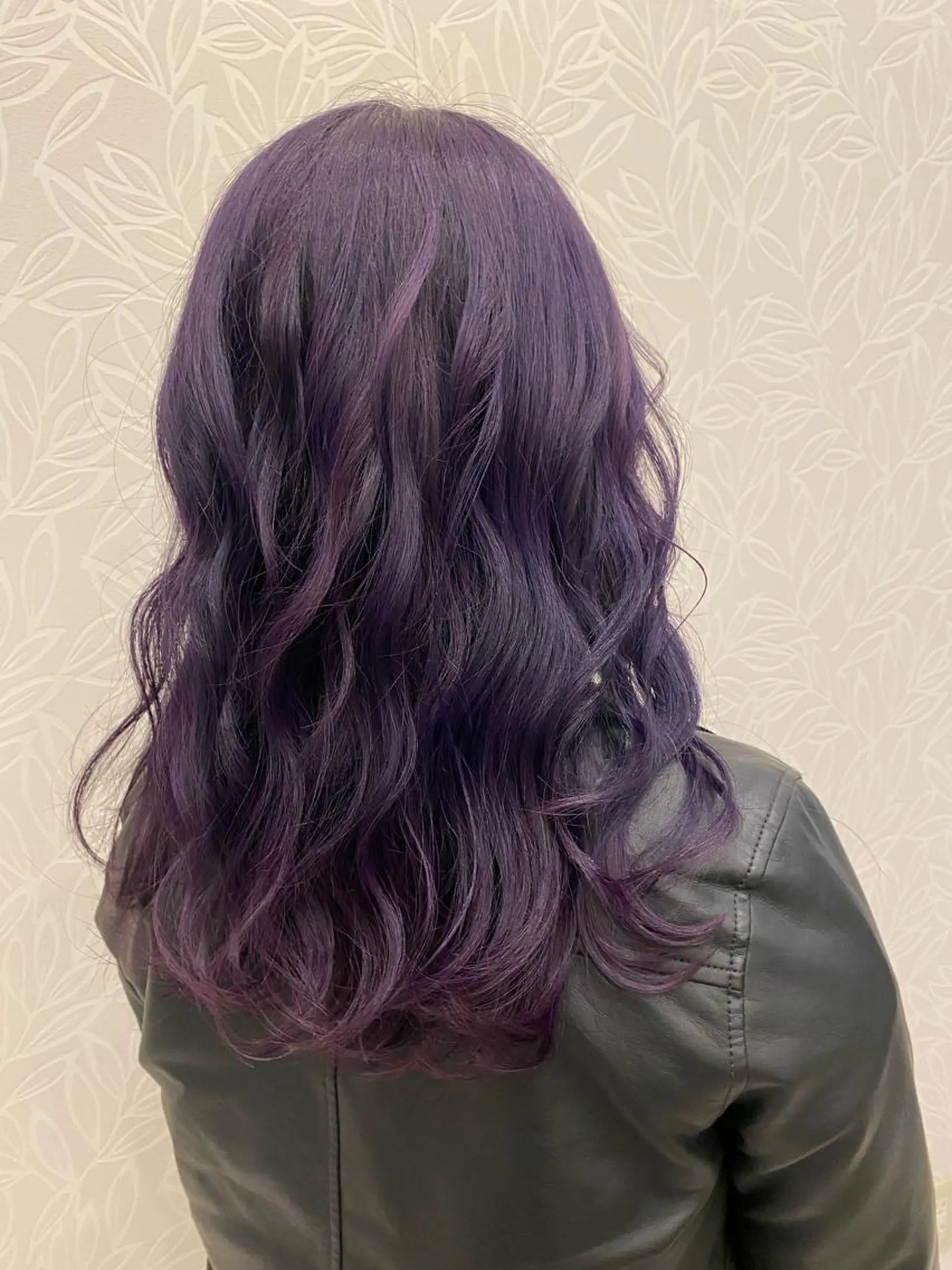 セミロング カラー スパイキーショート パーマ　具志堅　太志のヘアスタイル