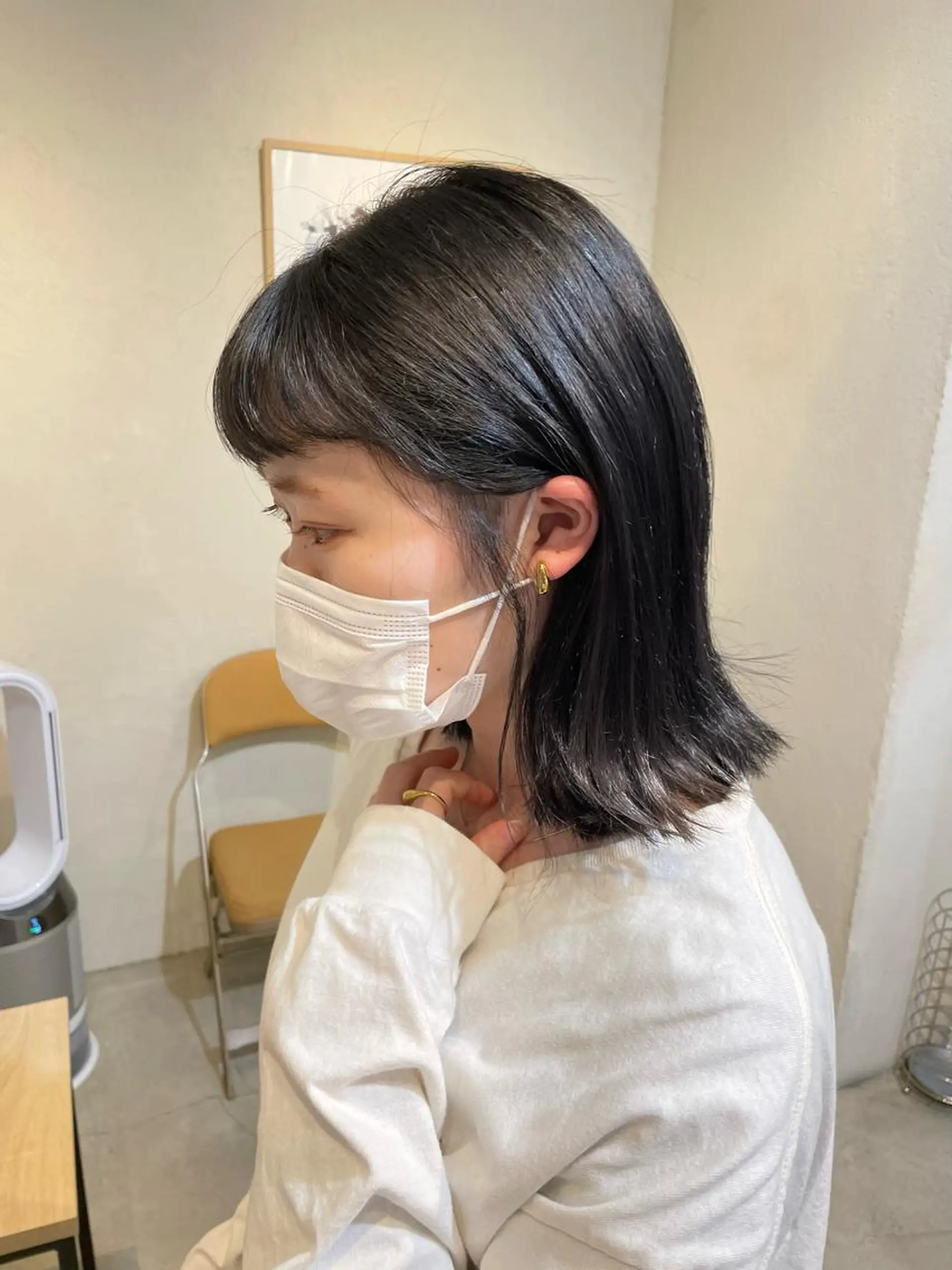 ショート カラー 黒髪 透明感カラー ナチュラルブラック Rin:nel hair所属・Takanishi くすみベージュカラーのヘアスタイル