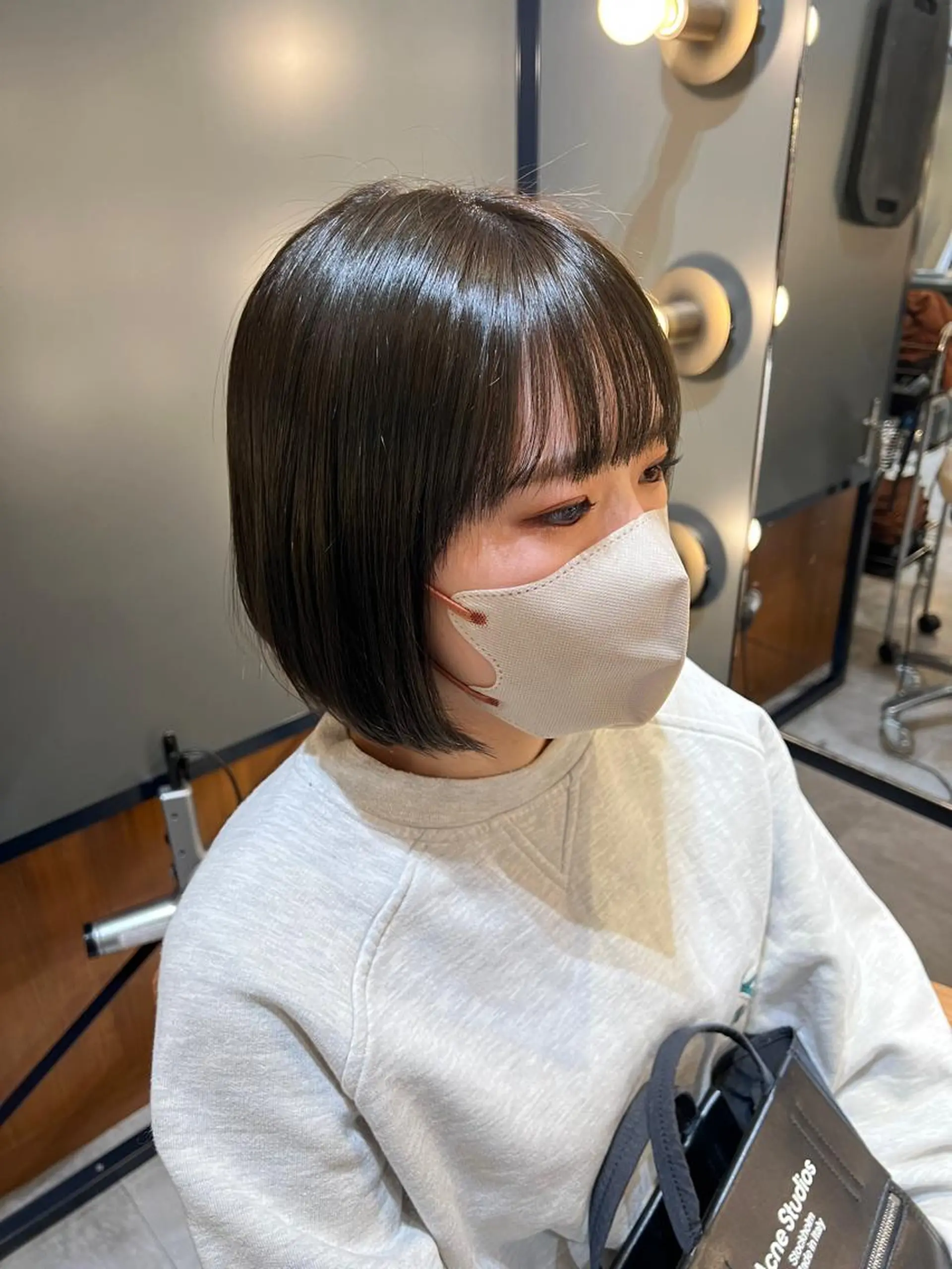 ショート カラー ベージュカラー オリーブベージュ カット ヘアカラー トリートメント ノイシキ サキのヘアスタイル