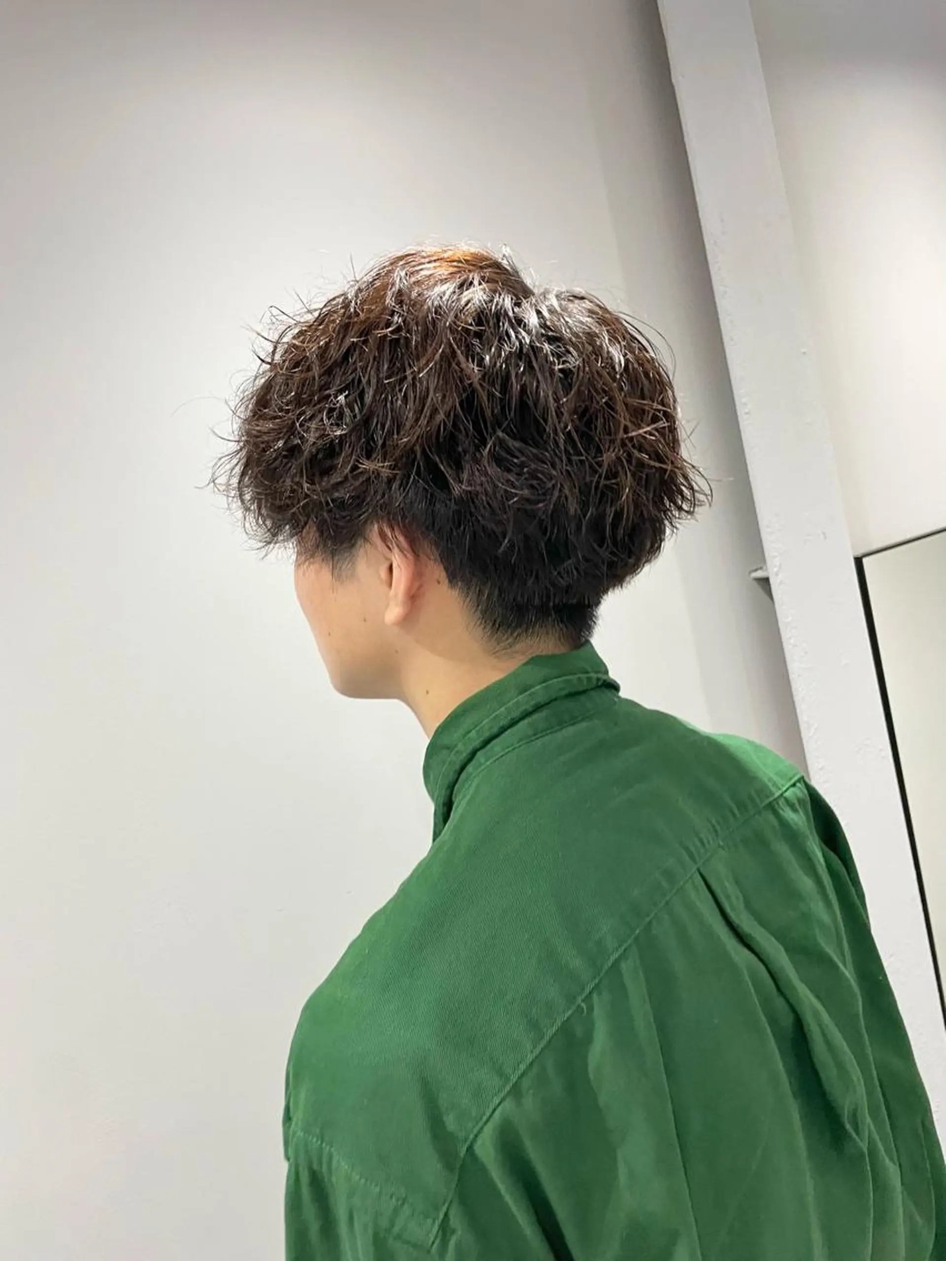 ショート カラー パーマ ヘアアレンジ メンズ アップバング センターパート マッシュ メンズパーマ 刈り上げ カット メンズカット✂ レベッカ寺西優真のヘアスタイル
