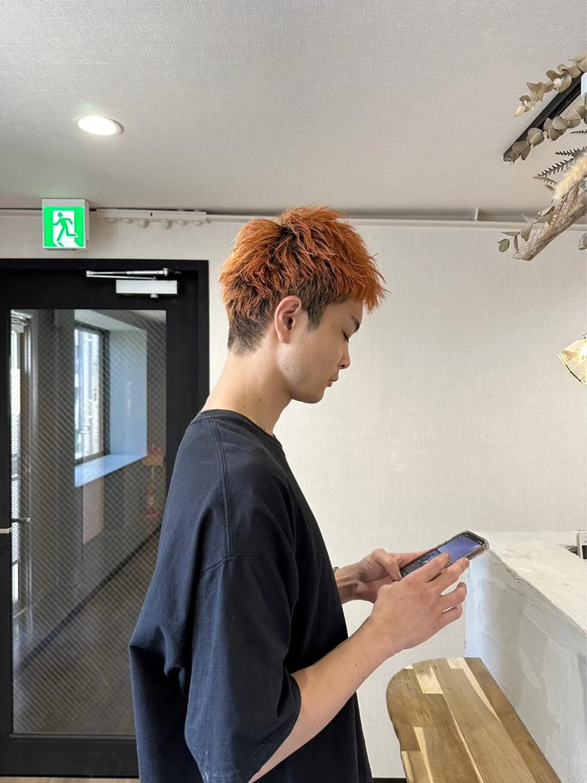 ショート カラー ブリーチ オレンジ カット ヘアカラー トリートメント お顔まわりカット🌱 emo.村松泉綺のヘアスタイル