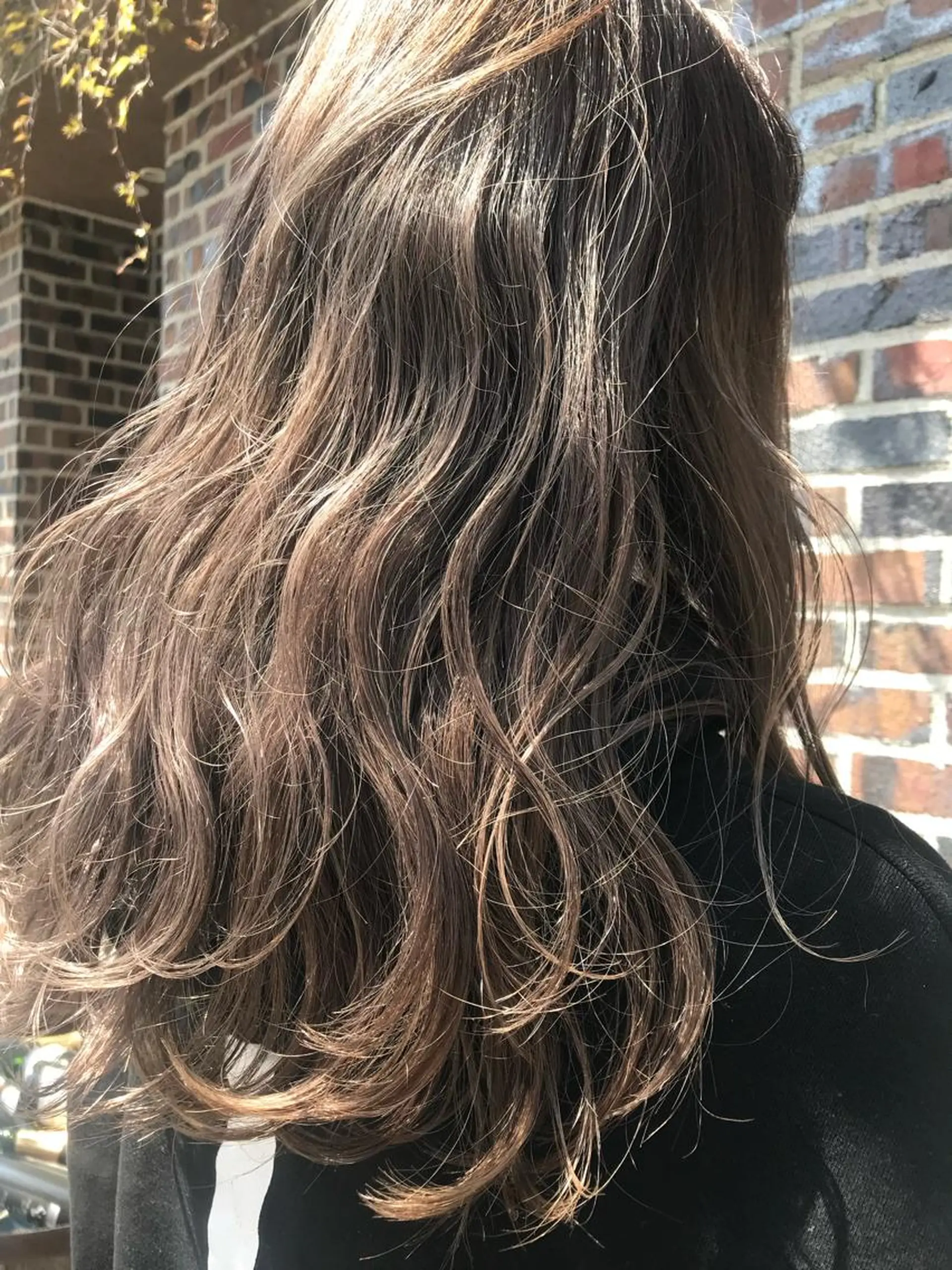 ロング カラー ベージュカラー ブリーチ カット ヘアカラー トリートメント デザインカラー🕊 石井萌のヘアスタイル