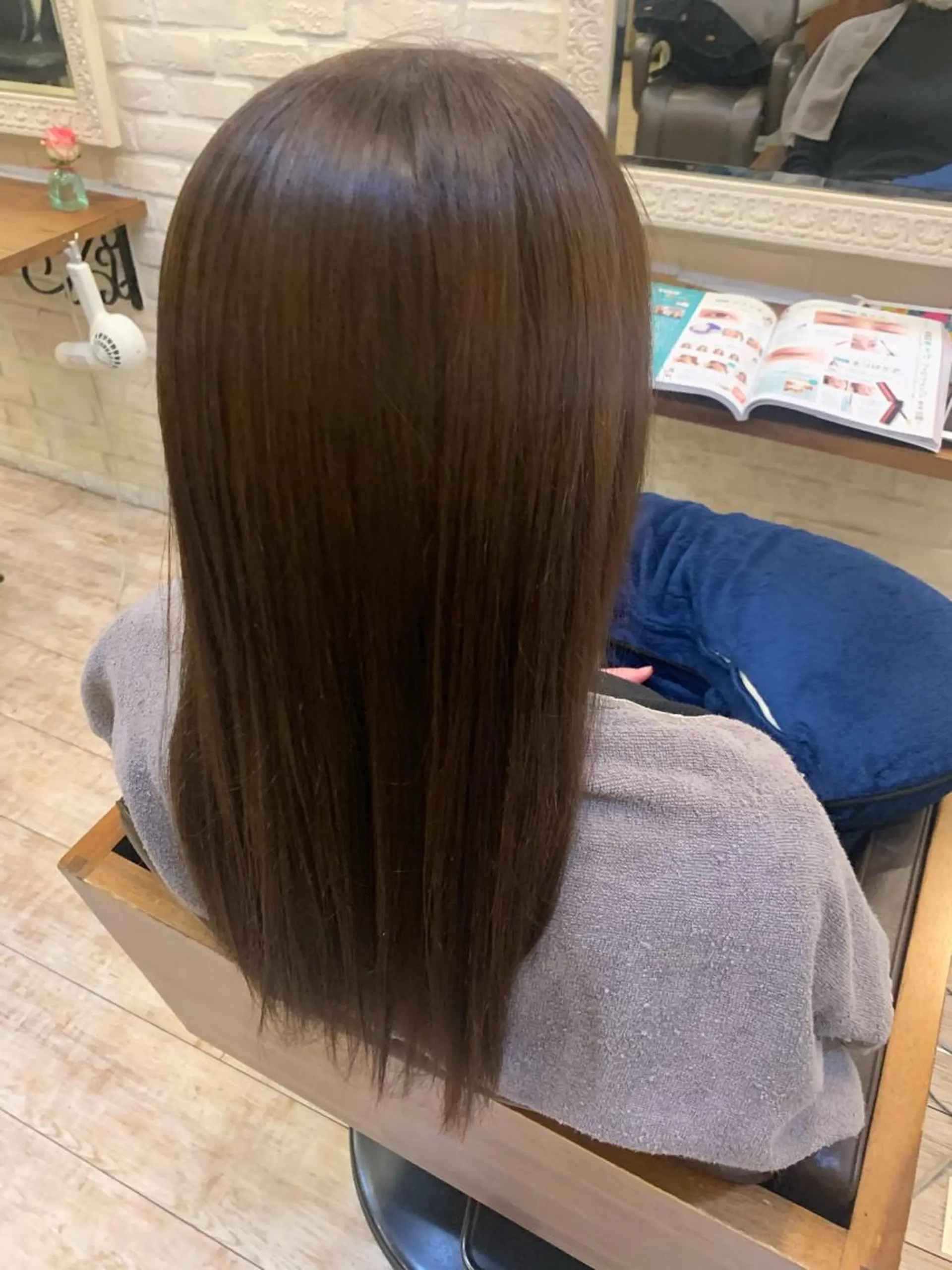 セミロング カラー ヘアアレンジ アッシュ 飯塚 沙衣のヘアスタイル