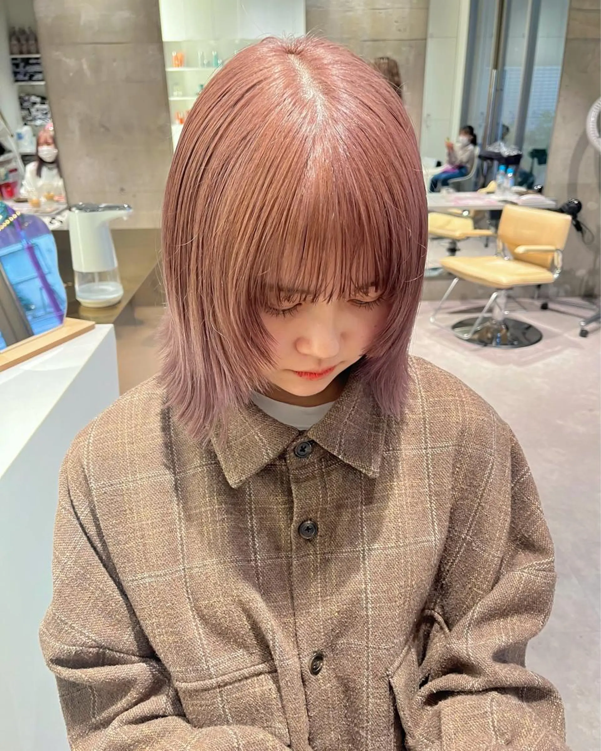 ミディアム カラー ベージュカラー ピンクカラー ピンクベージュ ボブ ウルフカット iLi所属・iLi 《イリ》のヘアスタイル
