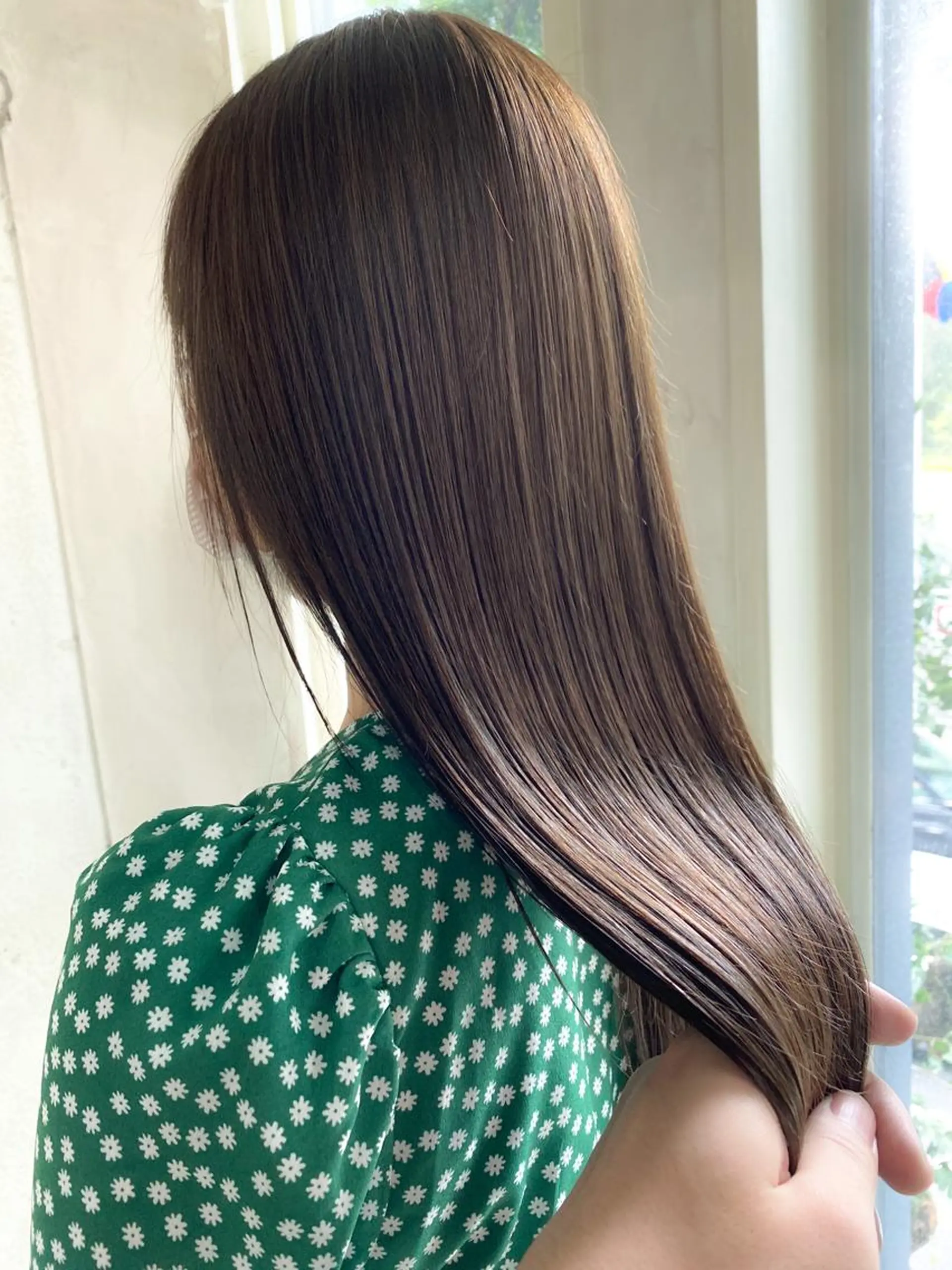 ロング カラー ベージュカラー 透明感カラー オリーブベージュ ヘアカラー ALLY（アリー）所属・ミニモお気に入り数 No.1宍戸雄弥のヘアスタイル