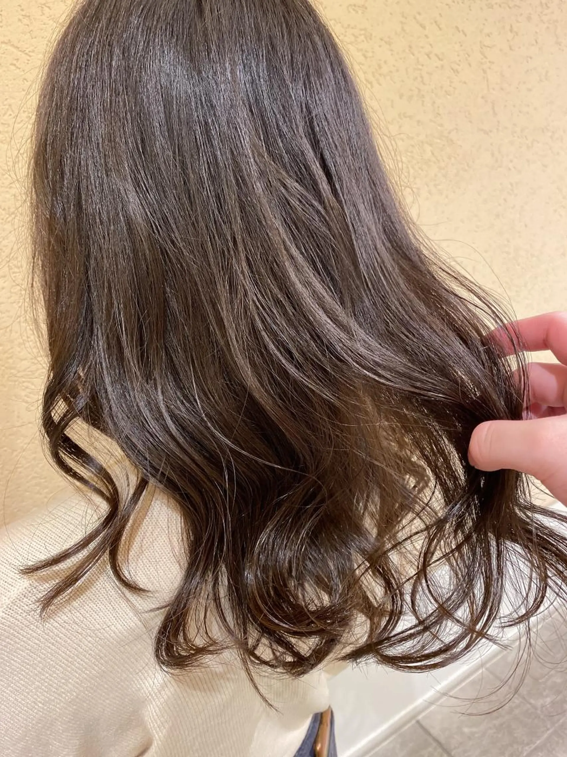 ミディアム 新宿スペインカール ヨモギダのヘアスタイル