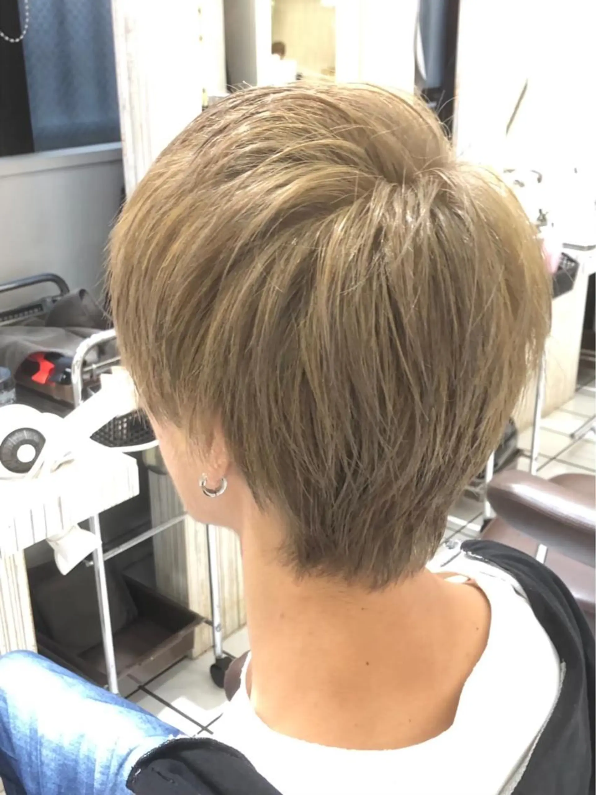 ショート カラー メンズ メンズハイトーン ベージュカラー 透明感カラー ハイトーンカラー ハイトーンベージュ est hair Ameri 松戸店所属・和田 真弥のヘアスタイル