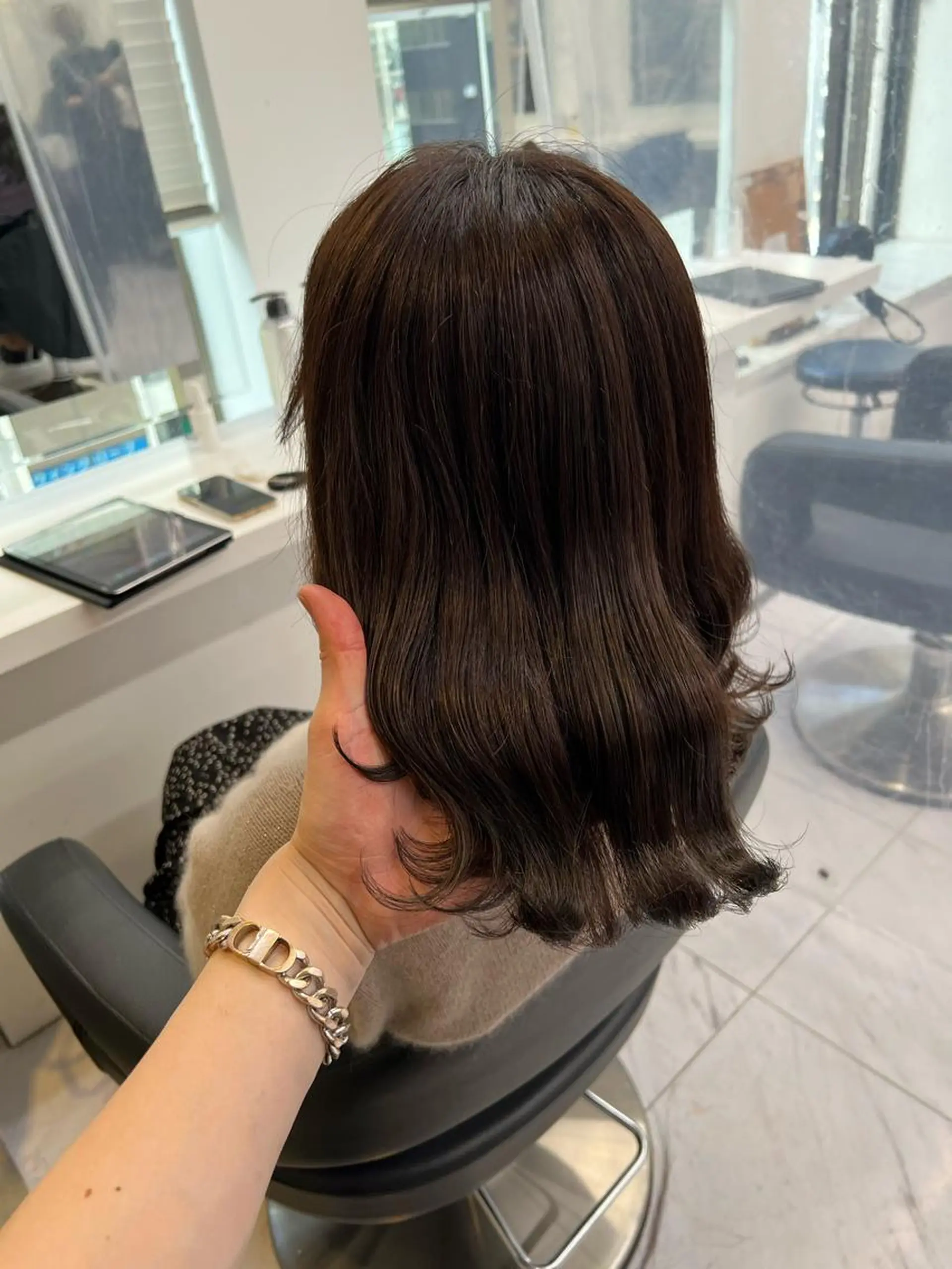 セミロング パーマ ヘアアレンジ メンズ マツエク・マツパ アイブロウ カット ヘアカラー トリートメント ヘッドスパ ヘアセット 韓国風ベージュ🤎 赤みなし🌿横浜🤎のヘアスタイル